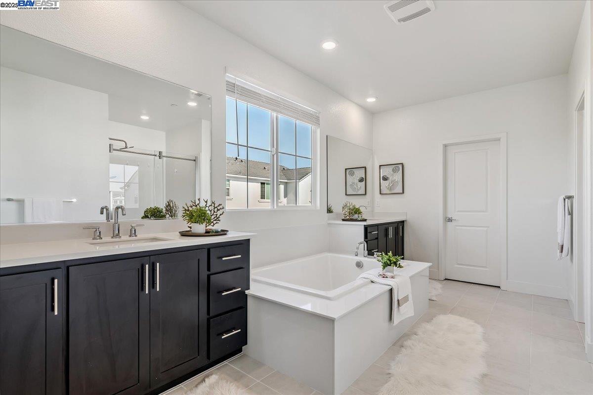 Detail Gallery Image 19 of 36 For 5360 Trimonti Cir, Antioch,  CA 94531 - 5 Beds | 3/1 Baths