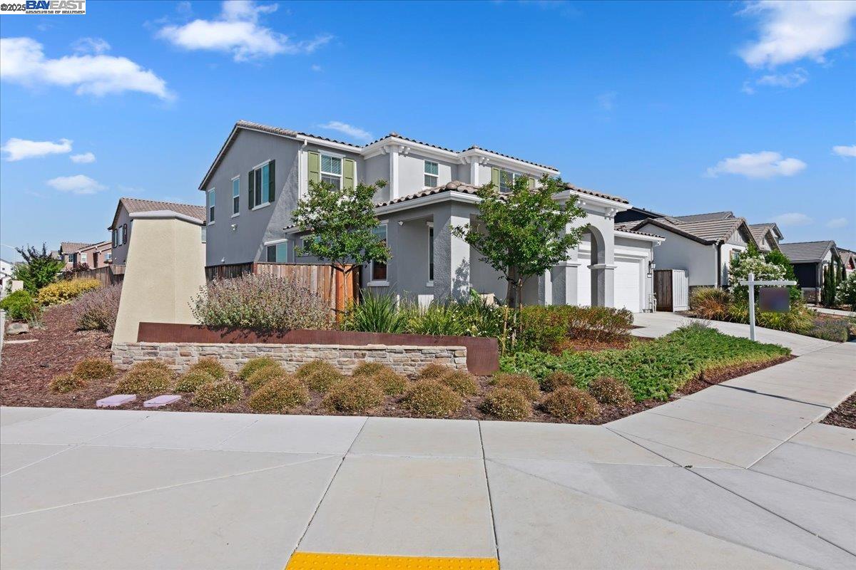 Detail Gallery Image 3 of 36 For 5360 Trimonti Cir, Antioch,  CA 94531 - 5 Beds | 3/1 Baths