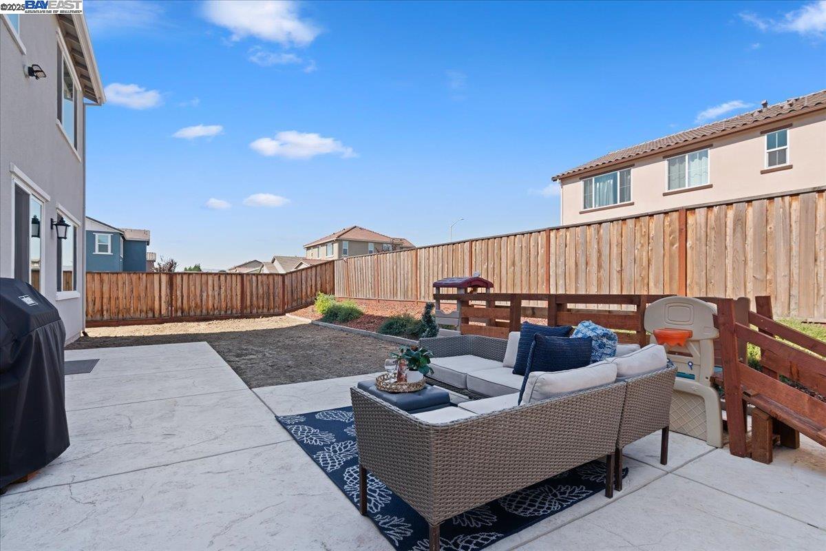 Detail Gallery Image 26 of 36 For 5360 Trimonti Cir, Antioch,  CA 94531 - 5 Beds | 3/1 Baths