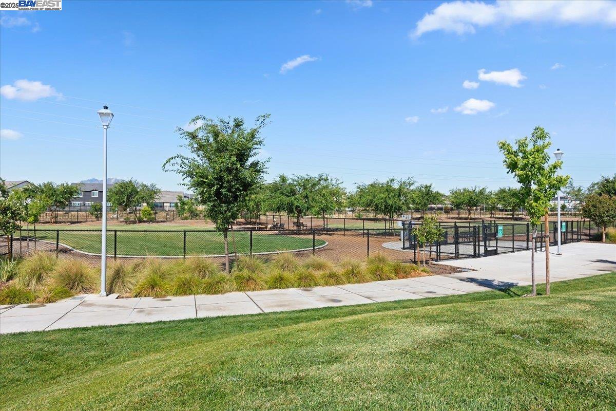 Detail Gallery Image 35 of 36 For 5360 Trimonti Cir, Antioch,  CA 94531 - 5 Beds | 3/1 Baths