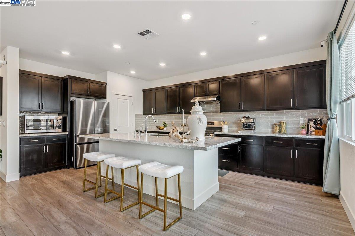 Detail Gallery Image 7 of 36 For 5360 Trimonti Cir, Antioch,  CA 94531 - 5 Beds | 3/1 Baths
