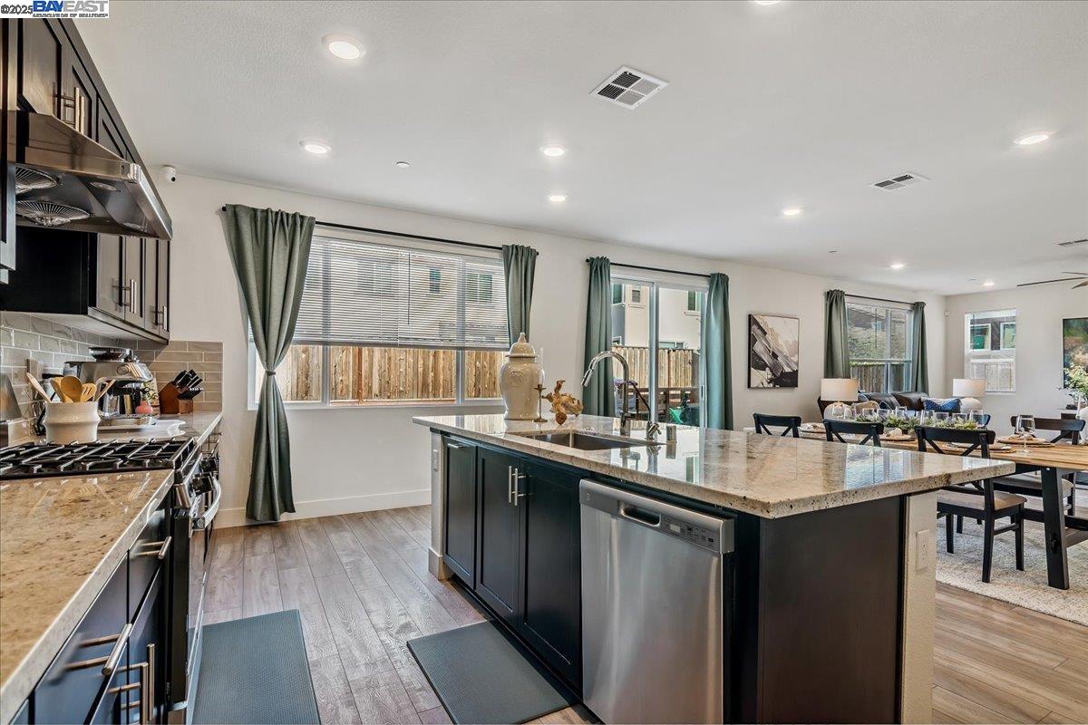 Detail Gallery Image 8 of 36 For 5360 Trimonti Cir, Antioch,  CA 94531 - 5 Beds | 3/1 Baths