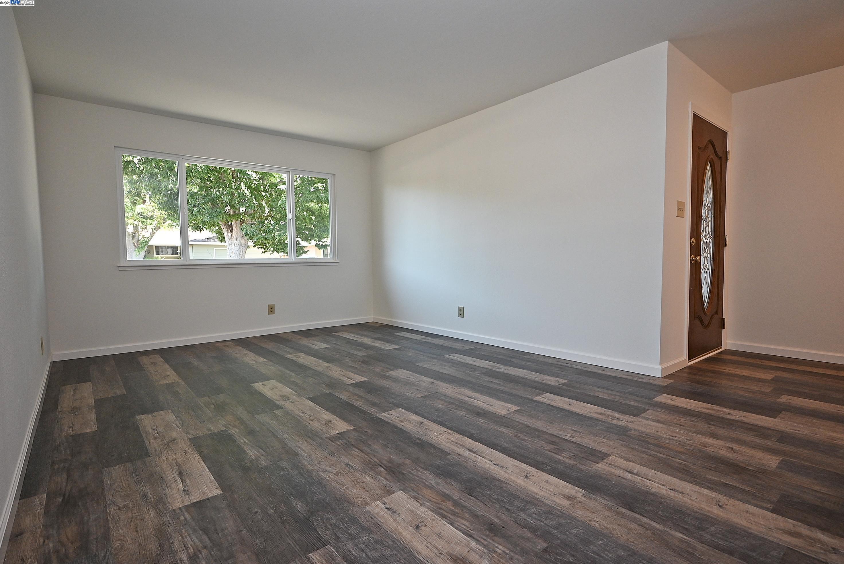 Detail Gallery Image 14 of 35 For 1362 Saint Mary Dr, Livermore,  CA 94550 - 4 Beds | 2 Baths