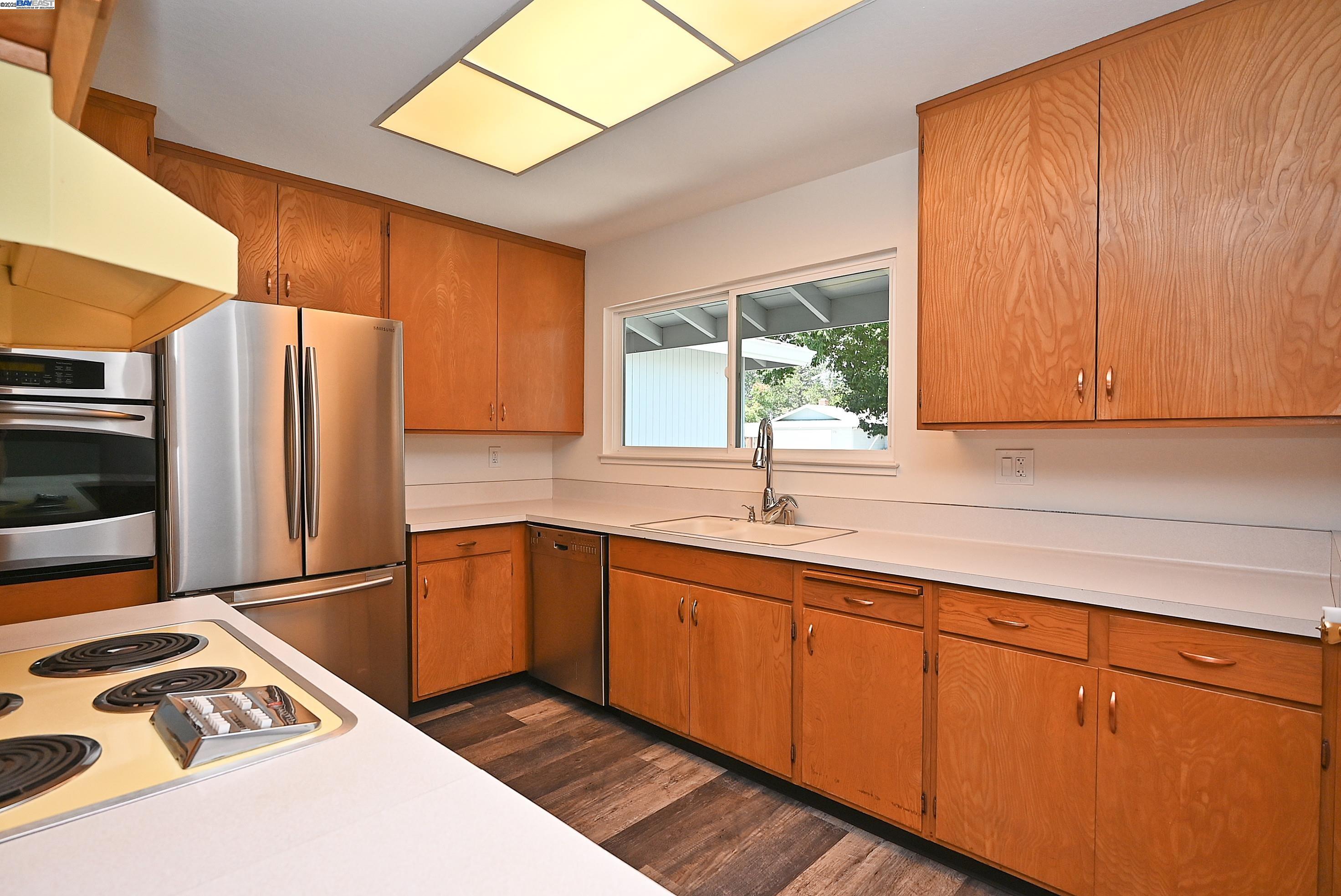 Detail Gallery Image 4 of 35 For 1362 Saint Mary Dr, Livermore,  CA 94550 - 4 Beds | 2 Baths
