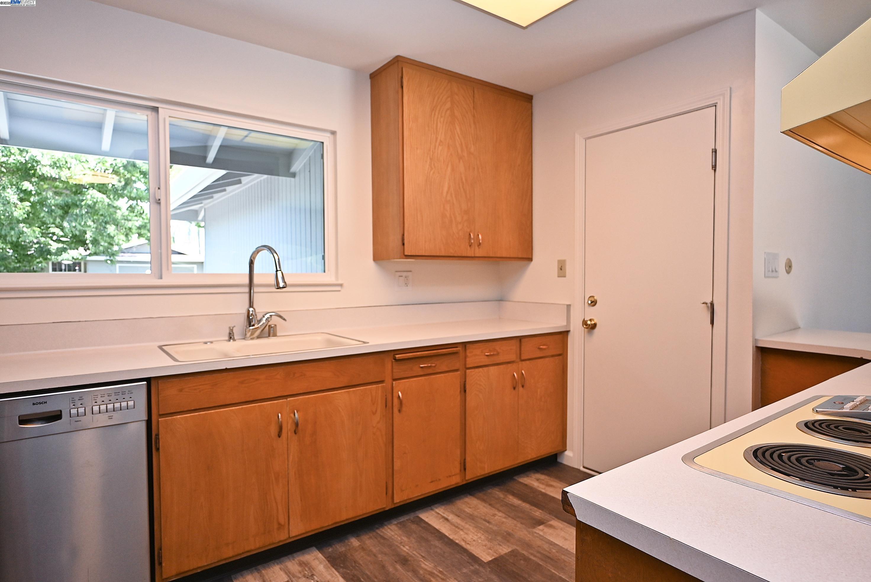 Detail Gallery Image 7 of 35 For 1362 Saint Mary Dr, Livermore,  CA 94550 - 4 Beds | 2 Baths
