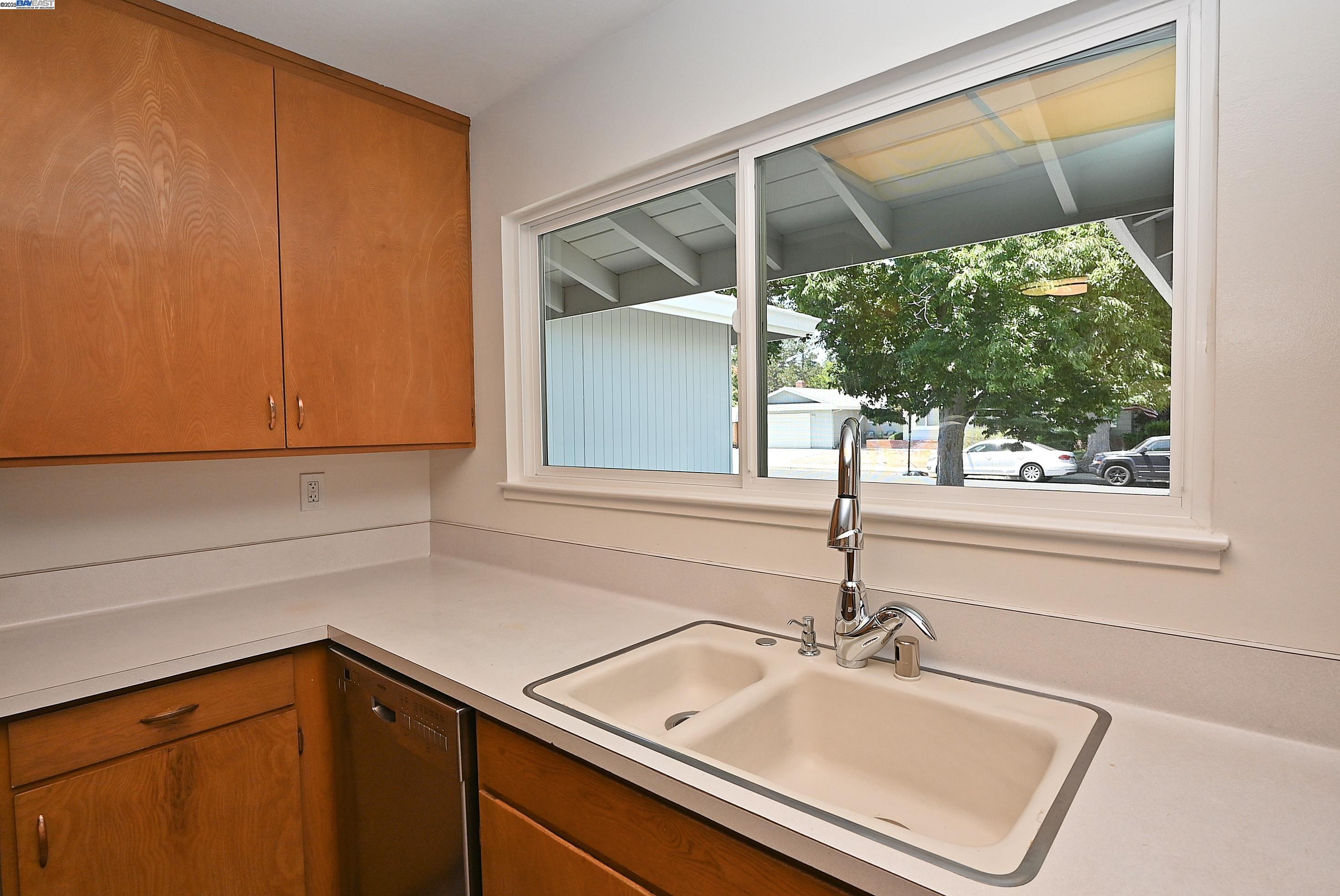 Detail Gallery Image 8 of 35 For 1362 Saint Mary Dr, Livermore,  CA 94550 - 4 Beds | 2 Baths