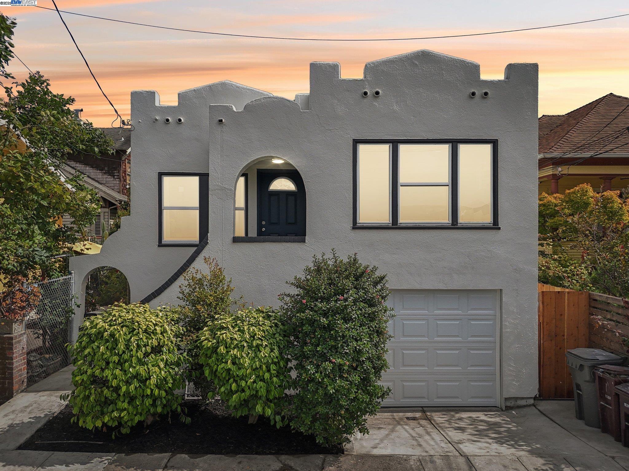 Detail Gallery Image 1 of 1 For 511 59th St, Oakland,  CA 94609 - 2 Beds | 1 Baths