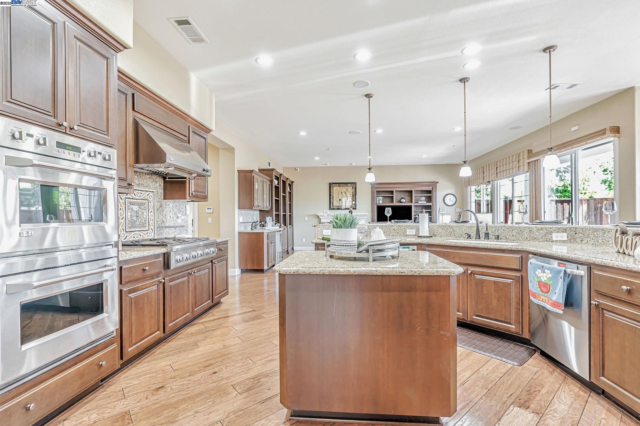 Detail Gallery Image 16 of 60 For 2734 E Sugar Hill Ter, Dublin,  CA 94568 - 5 Beds | 4/1 Baths