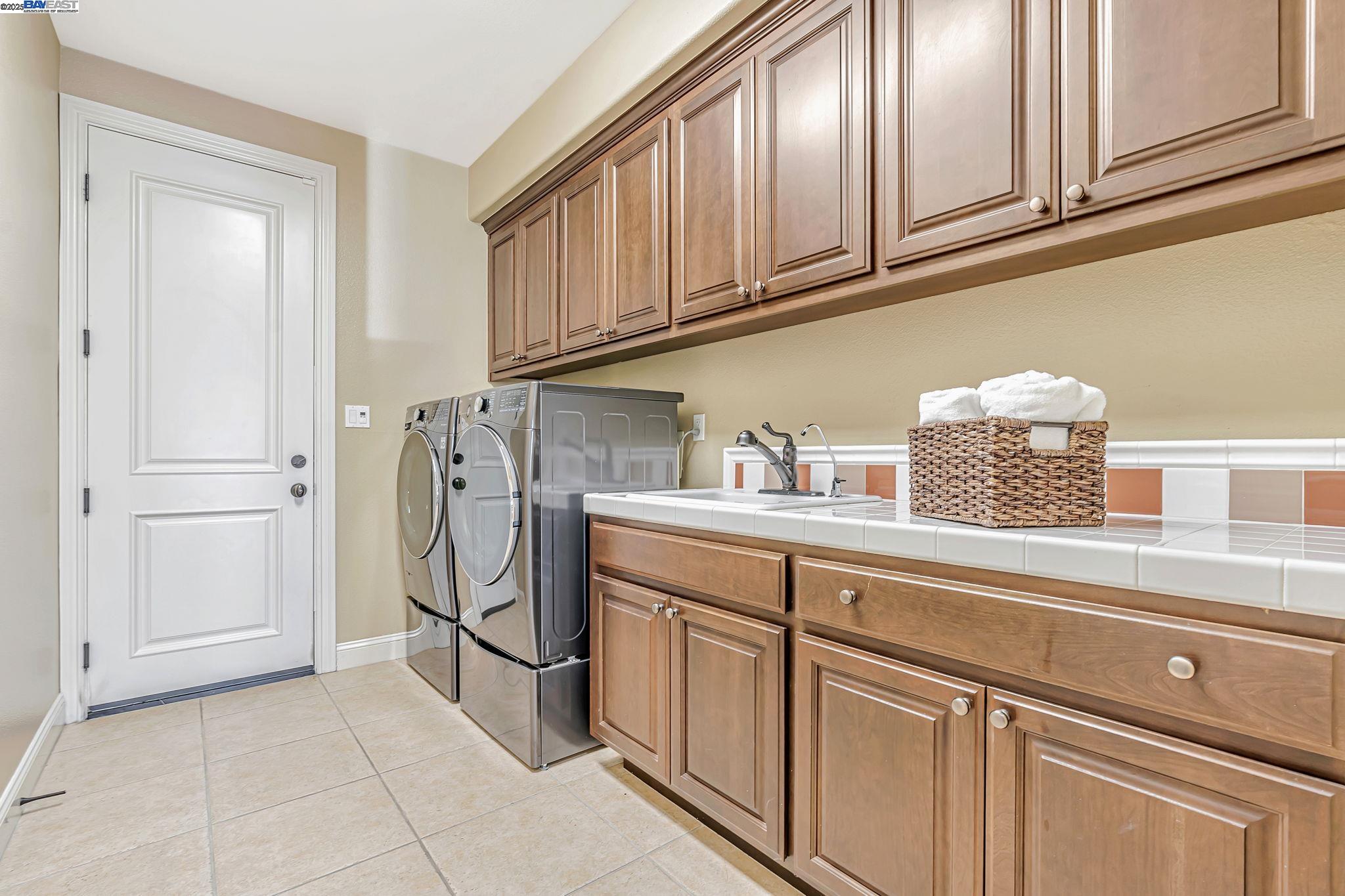 Detail Gallery Image 44 of 60 For 2734 E Sugar Hill Ter, Dublin,  CA 94568 - 5 Beds | 4/1 Baths