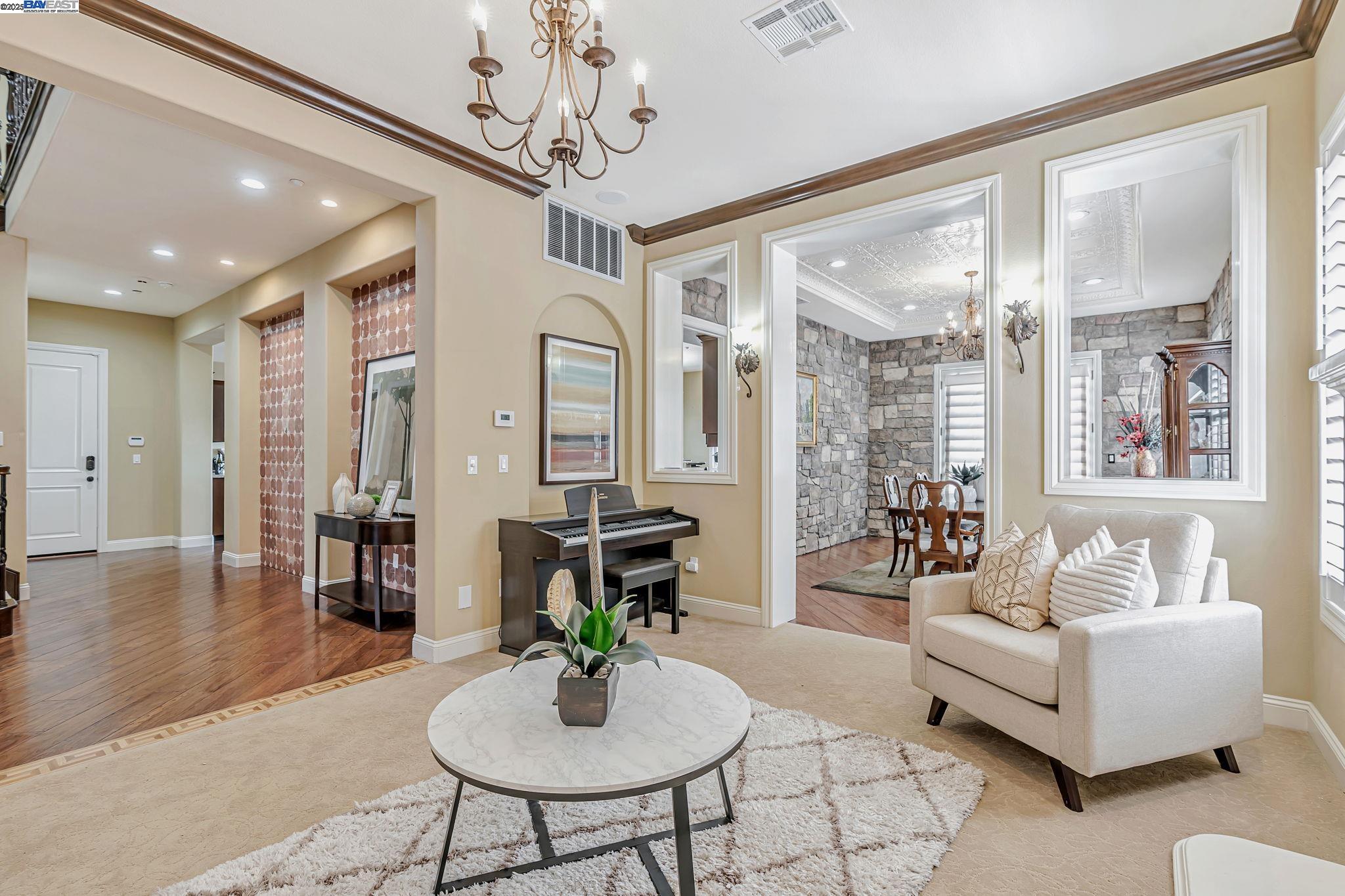 Detail Gallery Image 9 of 60 For 2734 E Sugar Hill Ter, Dublin,  CA 94568 - 5 Beds | 4/1 Baths
