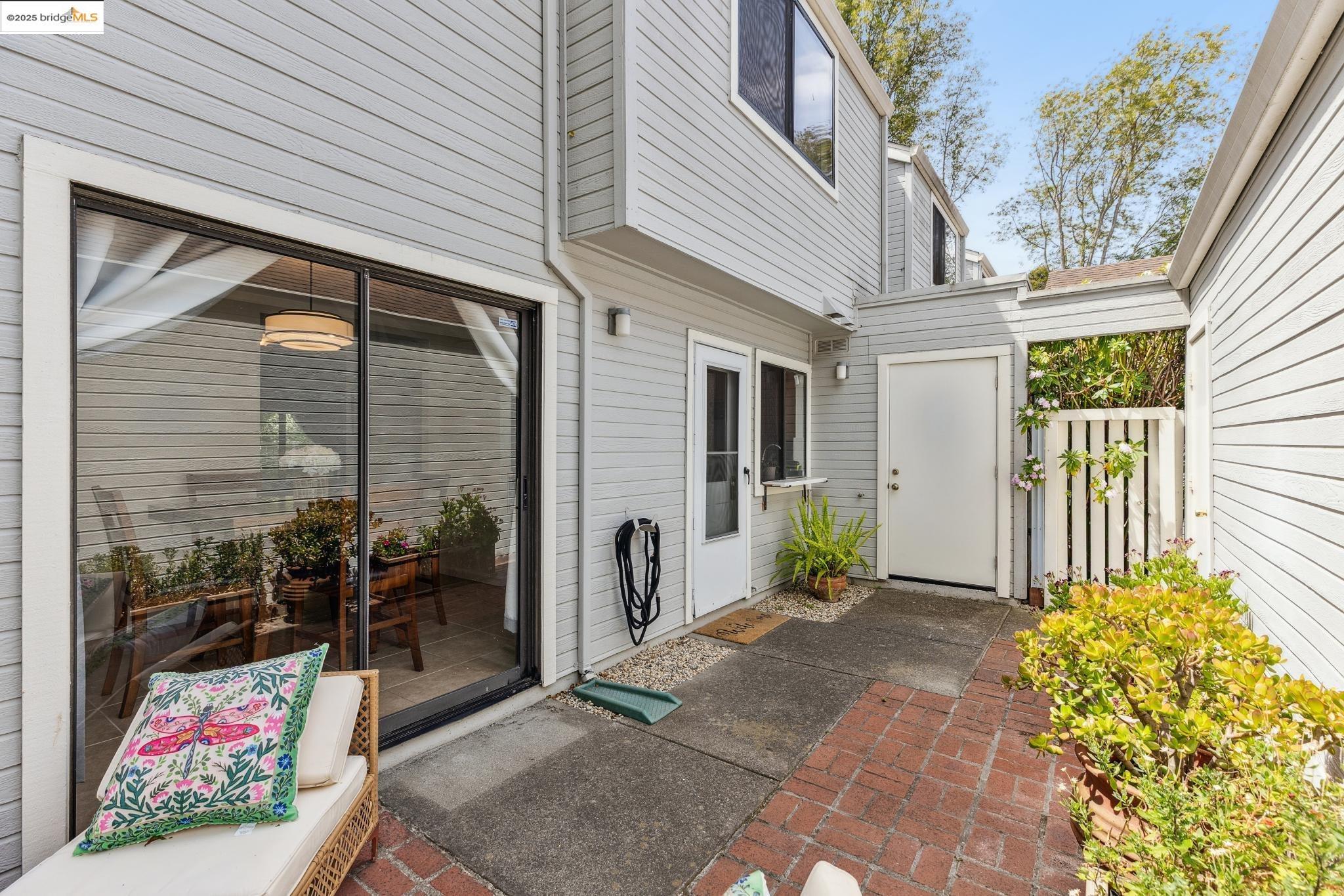 Detail Gallery Image 30 of 46 For 3422 Sunleaf Way, Richmond,  CA 94806 - 3 Beds | 2/1 Baths
