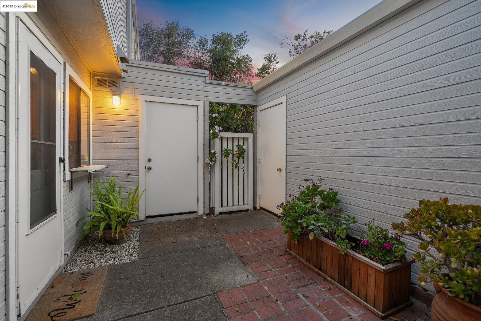 Detail Gallery Image 33 of 46 For 3422 Sunleaf Way, Richmond,  CA 94806 - 3 Beds | 2/1 Baths