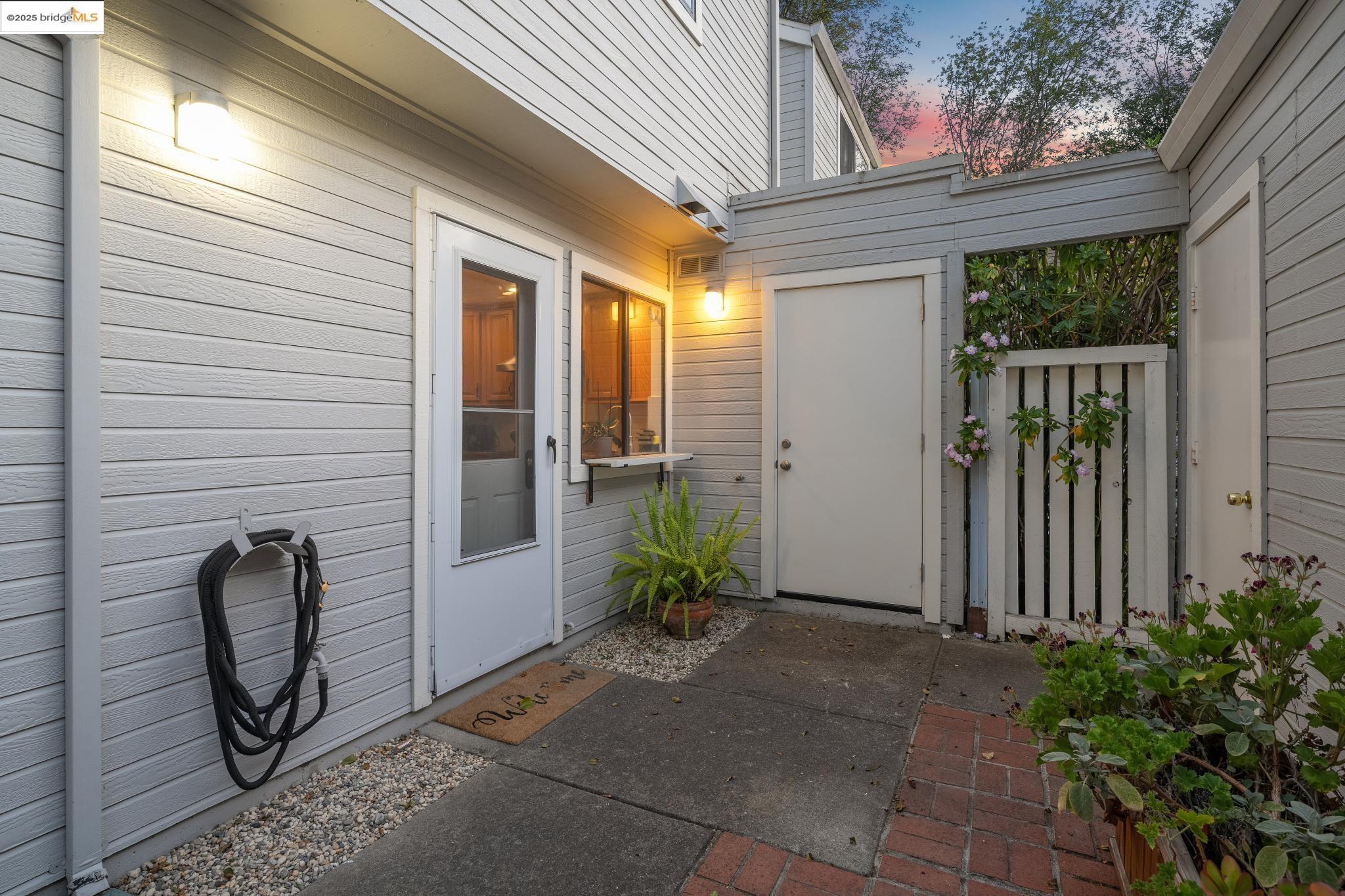 Detail Gallery Image 34 of 46 For 3422 Sunleaf Way, Richmond,  CA 94806 - 3 Beds | 2/1 Baths