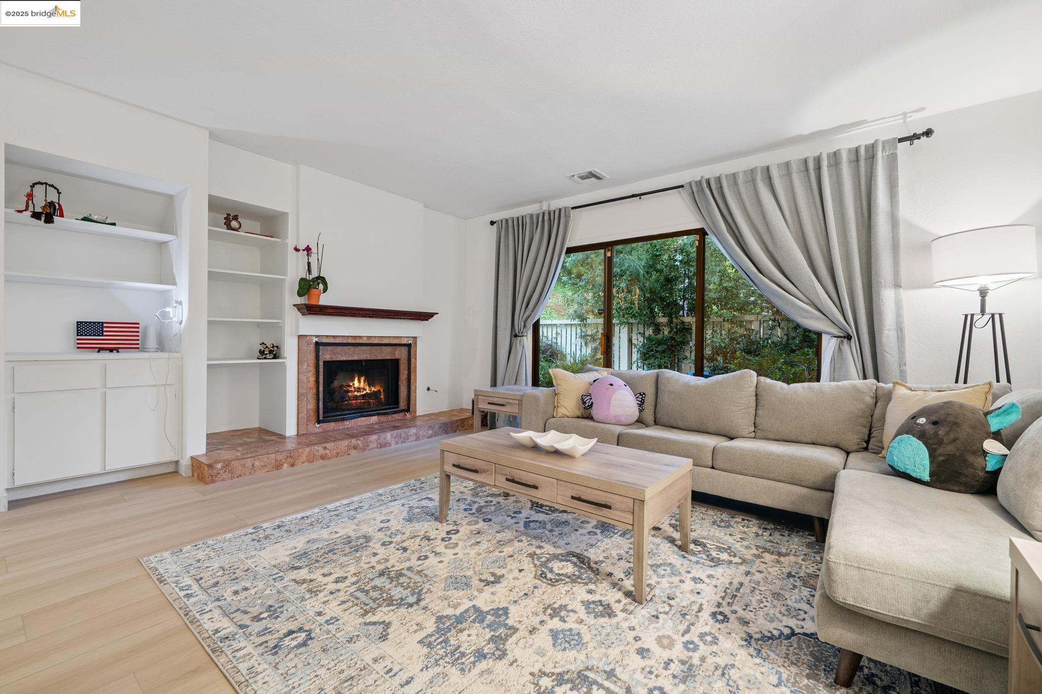 Detail Gallery Image 5 of 46 For 3422 Sunleaf Way, Richmond,  CA 94806 - 3 Beds | 2/1 Baths