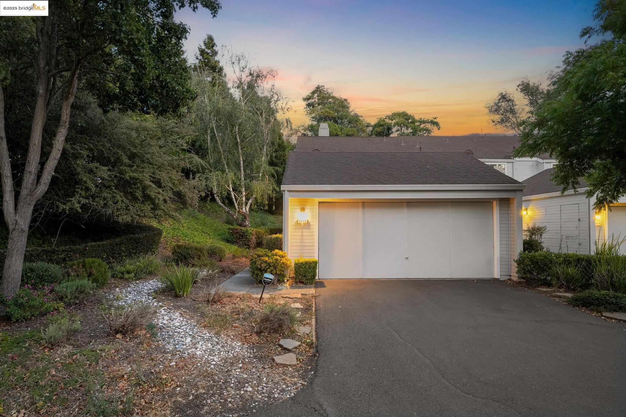 Detail Gallery Image 44 of 46 For 3422 Sunleaf Way, Richmond,  CA 94806 - 3 Beds | 2/1 Baths