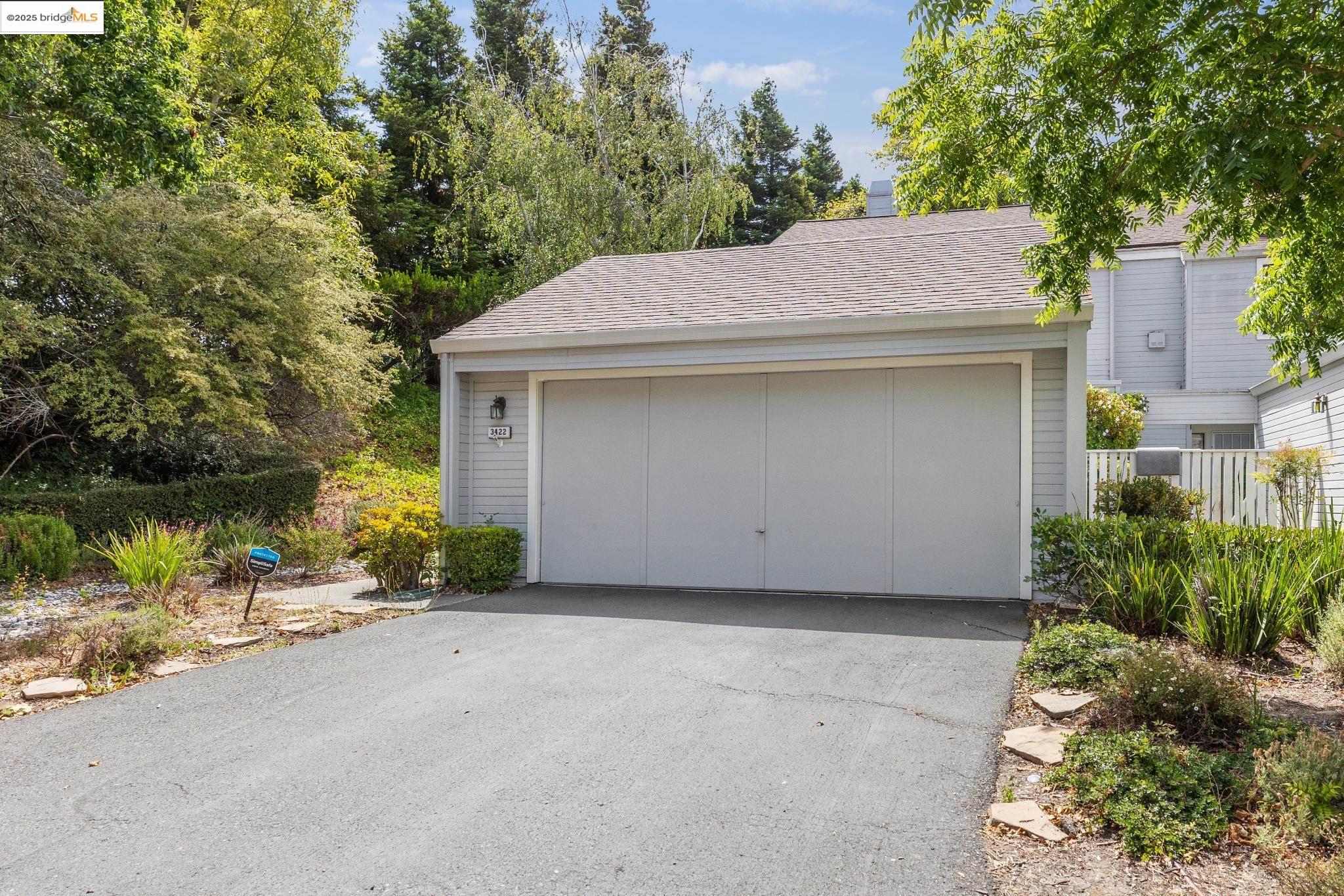 Detail Gallery Image 45 of 46 For 3422 Sunleaf Way, Richmond,  CA 94806 - 3 Beds | 2/1 Baths