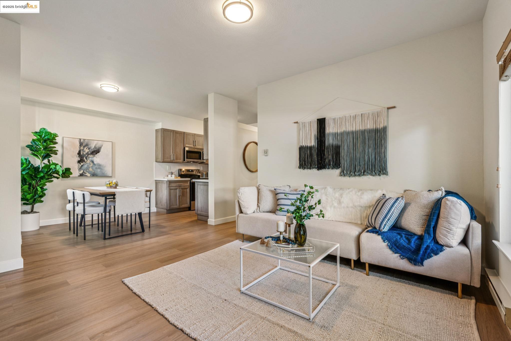 Photo #5: 41104007 Listing 