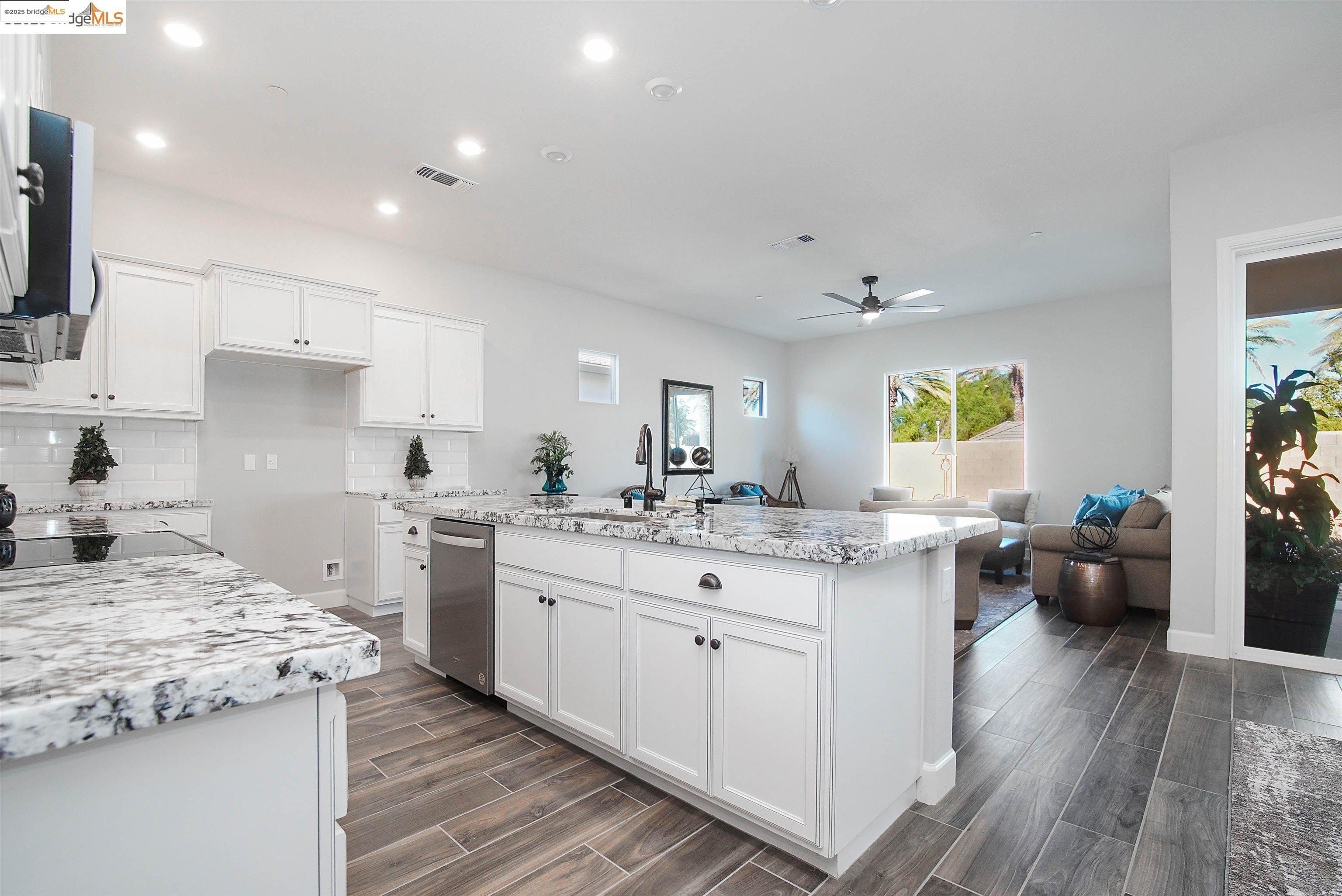 Detail Gallery Image 4 of 5 For 116 Heirloom Drive, Brentwood,  CA 94513 - 2 Beds | 2 Baths