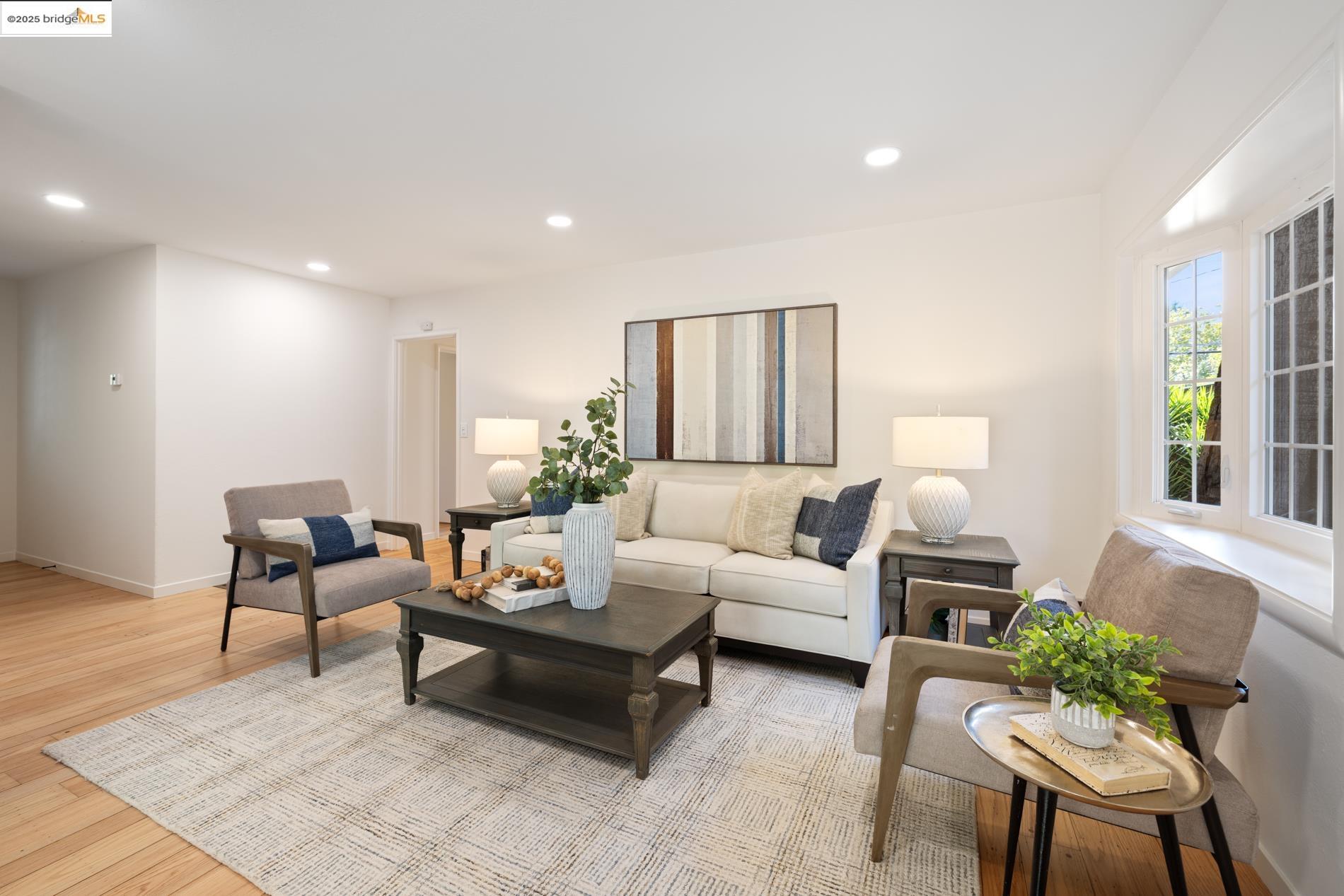 Detail Gallery Image 15 of 39 For 5808 Moraga Avenue, Oakland,  CA 94611 - 3 Beds | 1/1 Baths