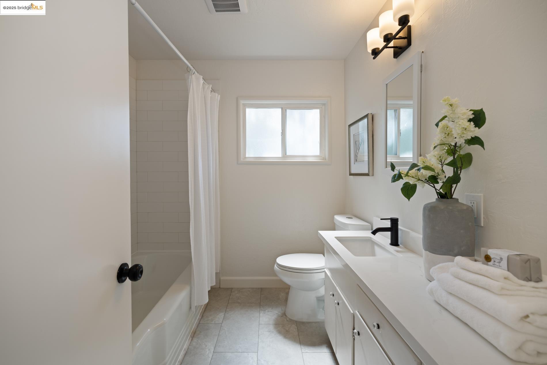 Detail Gallery Image 29 of 39 For 5808 Moraga Avenue, Oakland,  CA 94611 - 3 Beds | 1/1 Baths