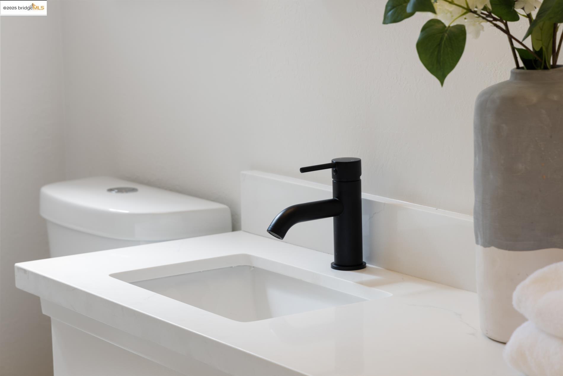 Detail Gallery Image 35 of 39 For 5808 Moraga Avenue, Oakland,  CA 94611 - 3 Beds | 1/1 Baths