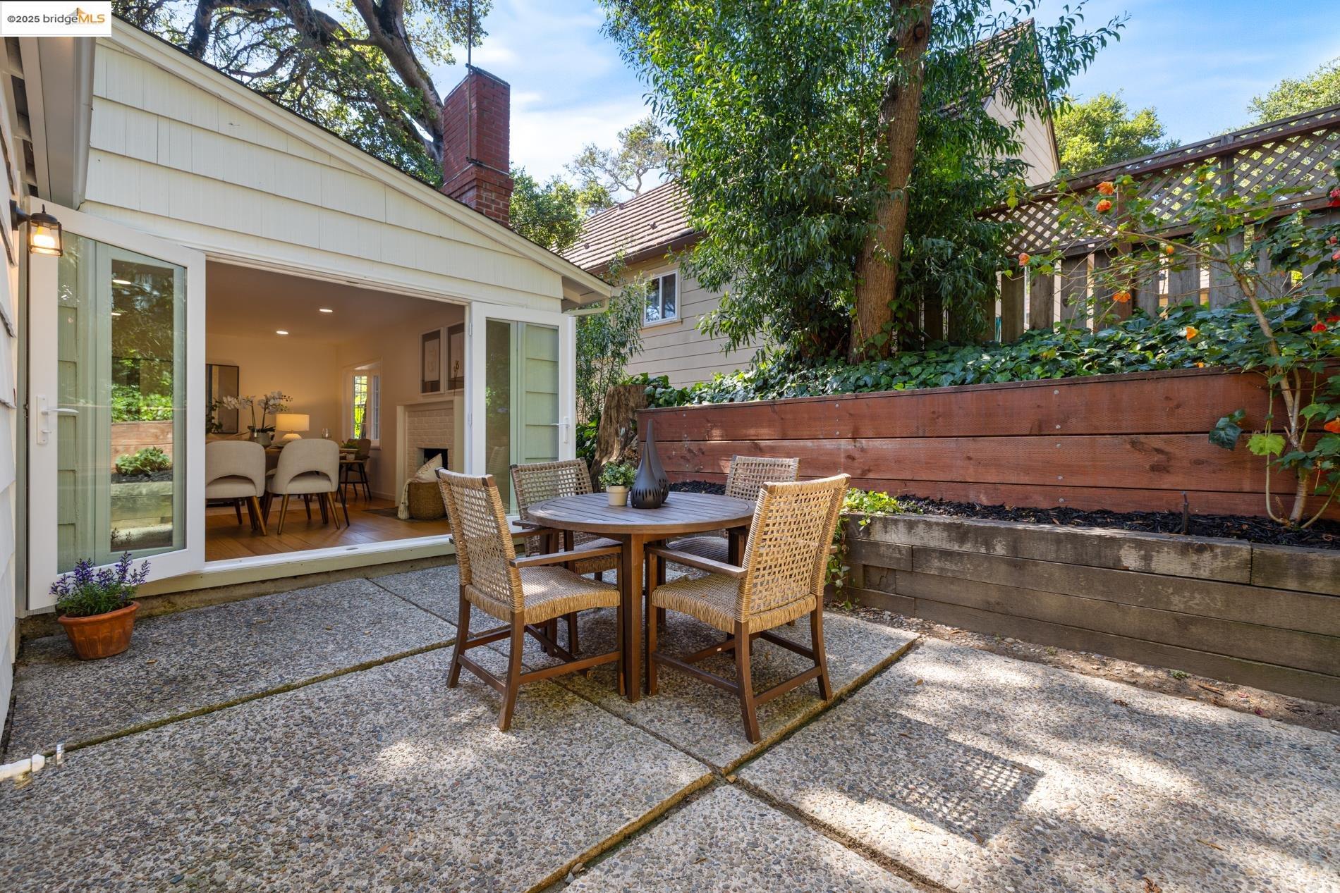 Detail Gallery Image 36 of 39 For 5808 Moraga Avenue, Oakland,  CA 94611 - 3 Beds | 1/1 Baths