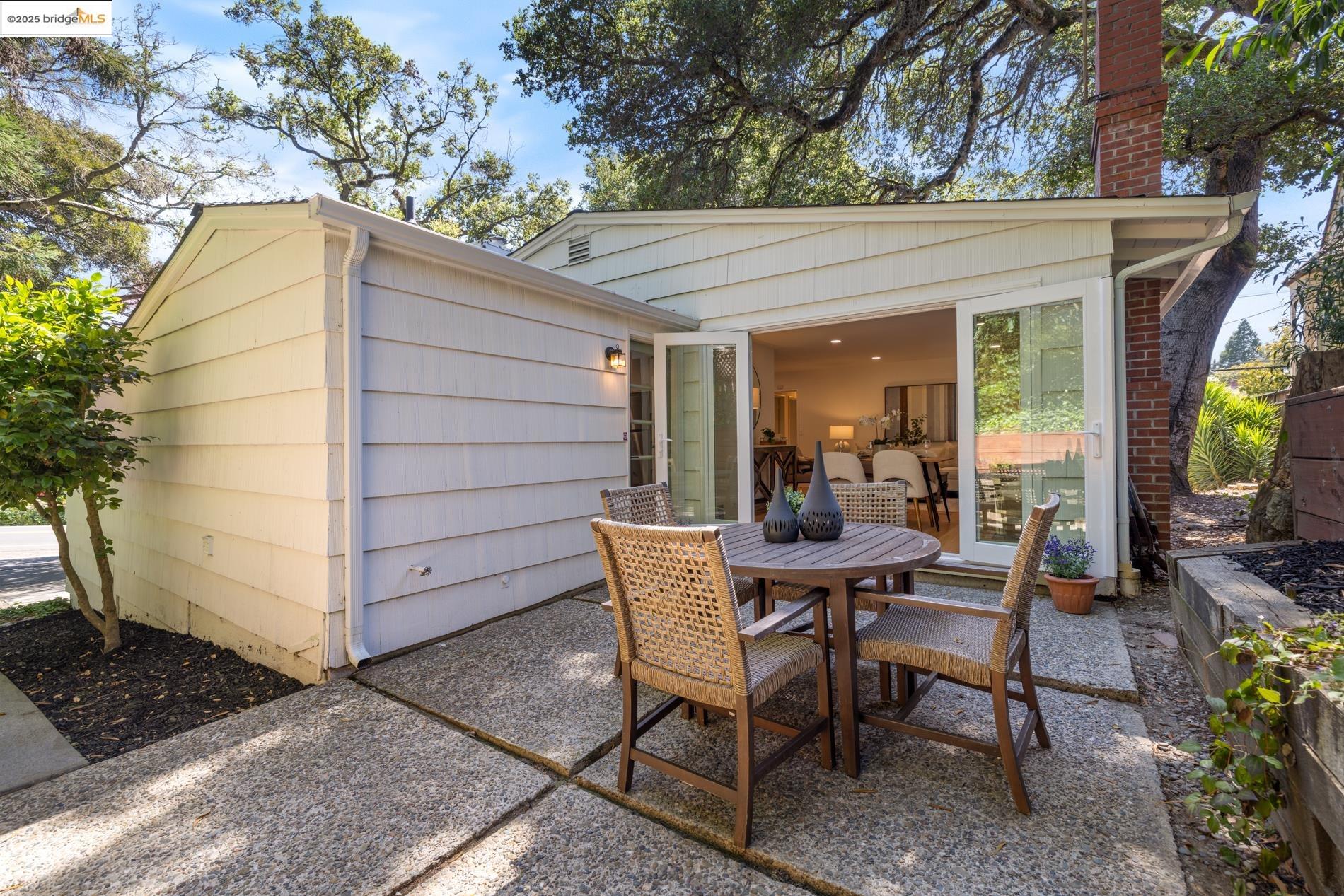 Detail Gallery Image 38 of 39 For 5808 Moraga Avenue, Oakland,  CA 94611 - 3 Beds | 1/1 Baths