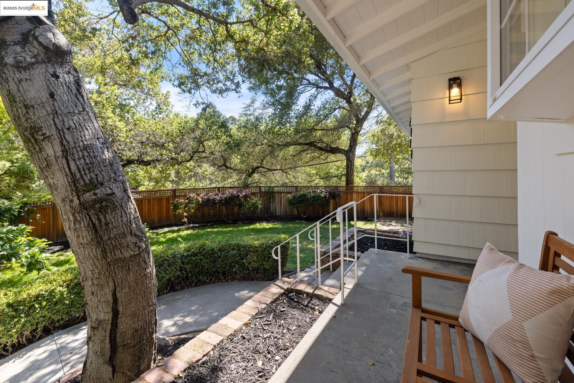 Detail Gallery Image 9 of 39 For 5808 Moraga Avenue, Oakland,  CA 94611 - 3 Beds | 1/1 Baths