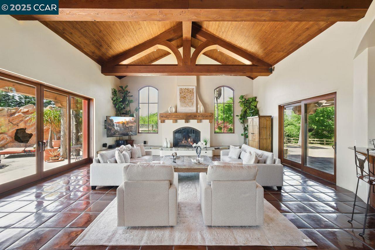 Detail Gallery Image 12 of 60 For 1615 Lawrence Rd, Danville,  CA 94506 - 4 Beds | 4/2 Baths
