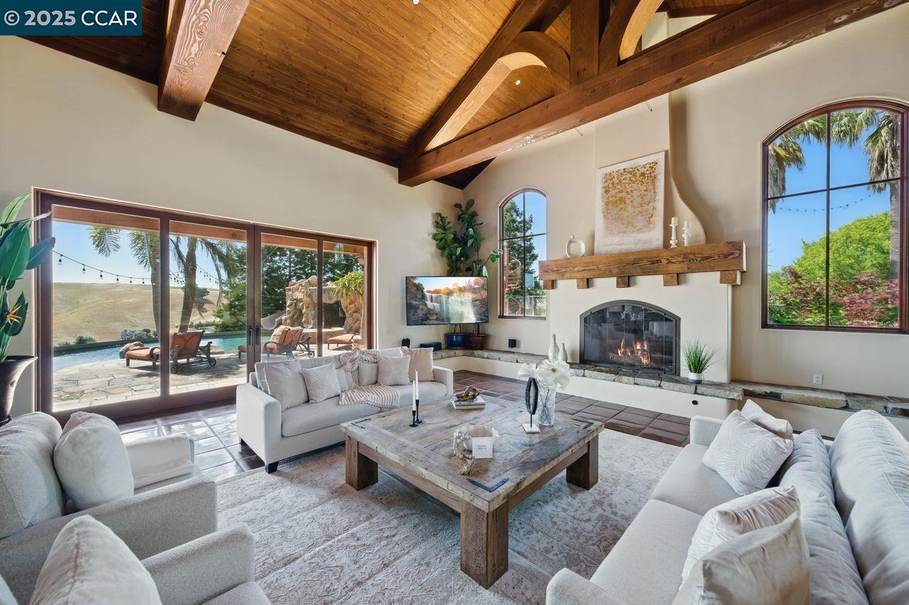 Detail Gallery Image 13 of 60 For 1615 Lawrence Rd, Danville,  CA 94506 - 4 Beds | 4/2 Baths