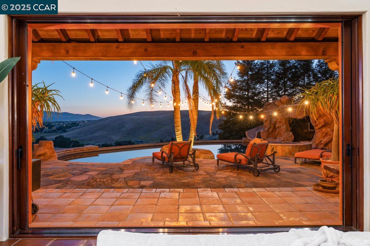 Detail Gallery Image 14 of 60 For 1615 Lawrence Rd, Danville,  CA 94506 - 4 Beds | 4/2 Baths