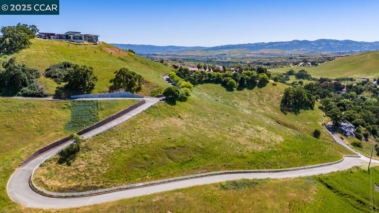 Detail Gallery Image 4 of 60 For 1615 Lawrence Rd, Danville,  CA 94506 - 4 Beds | 4/2 Baths