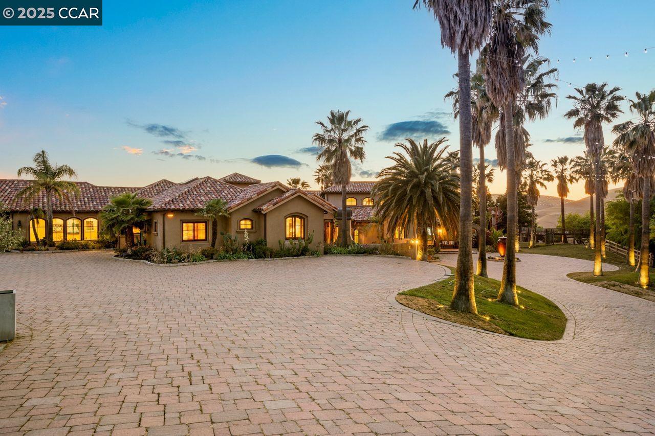 Detail Gallery Image 5 of 60 For 1615 Lawrence Rd, Danville,  CA 94506 - 4 Beds | 4/2 Baths