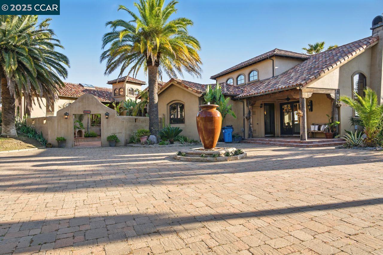 Detail Gallery Image 6 of 60 For 1615 Lawrence Rd, Danville,  CA 94506 - 4 Beds | 4/2 Baths