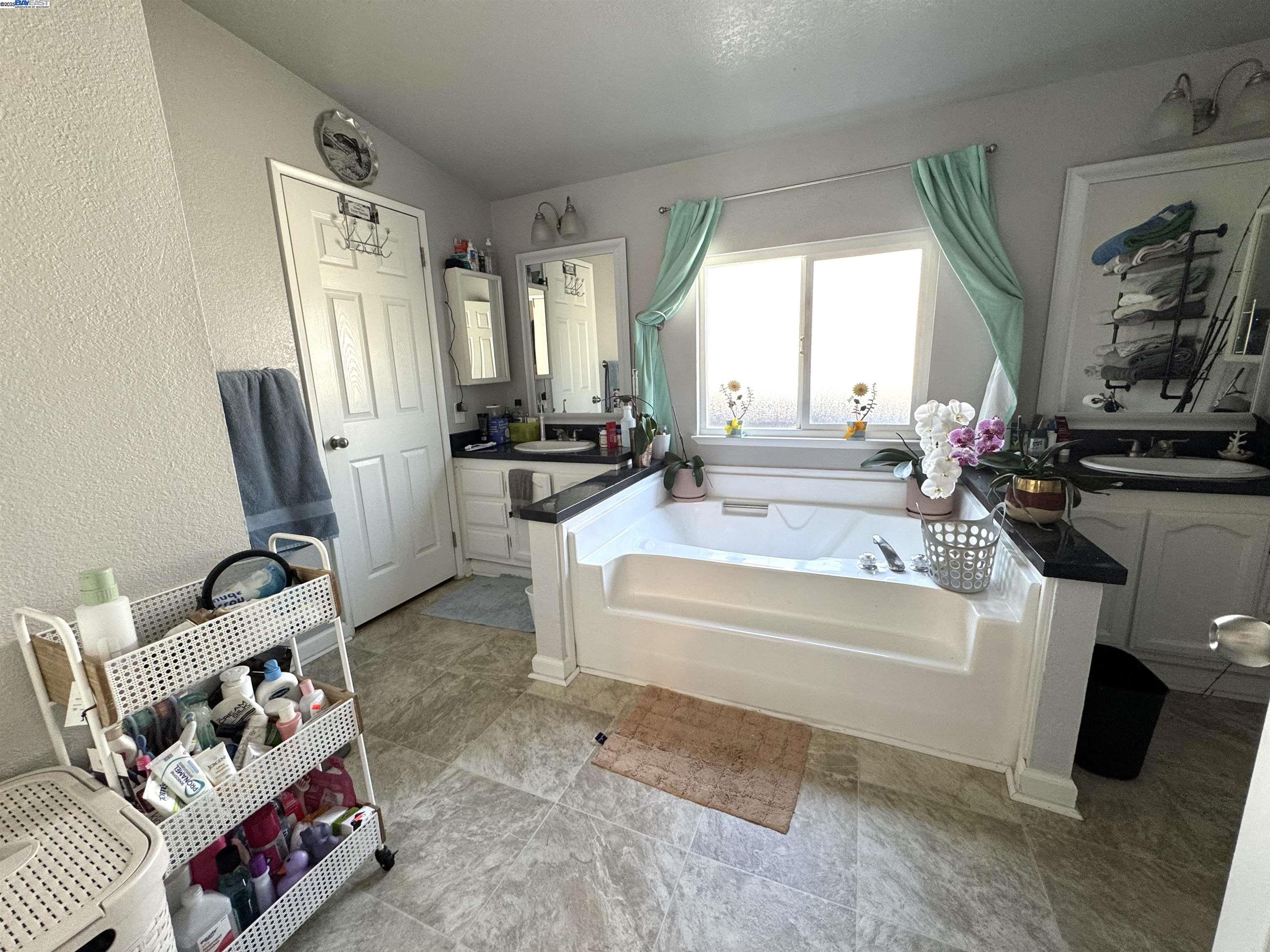 Detail Gallery Image 9 of 16 For 600 E Weddell Dr. #71,  Sunnyvale,  CA 94089 - 3 Beds | 2 Baths