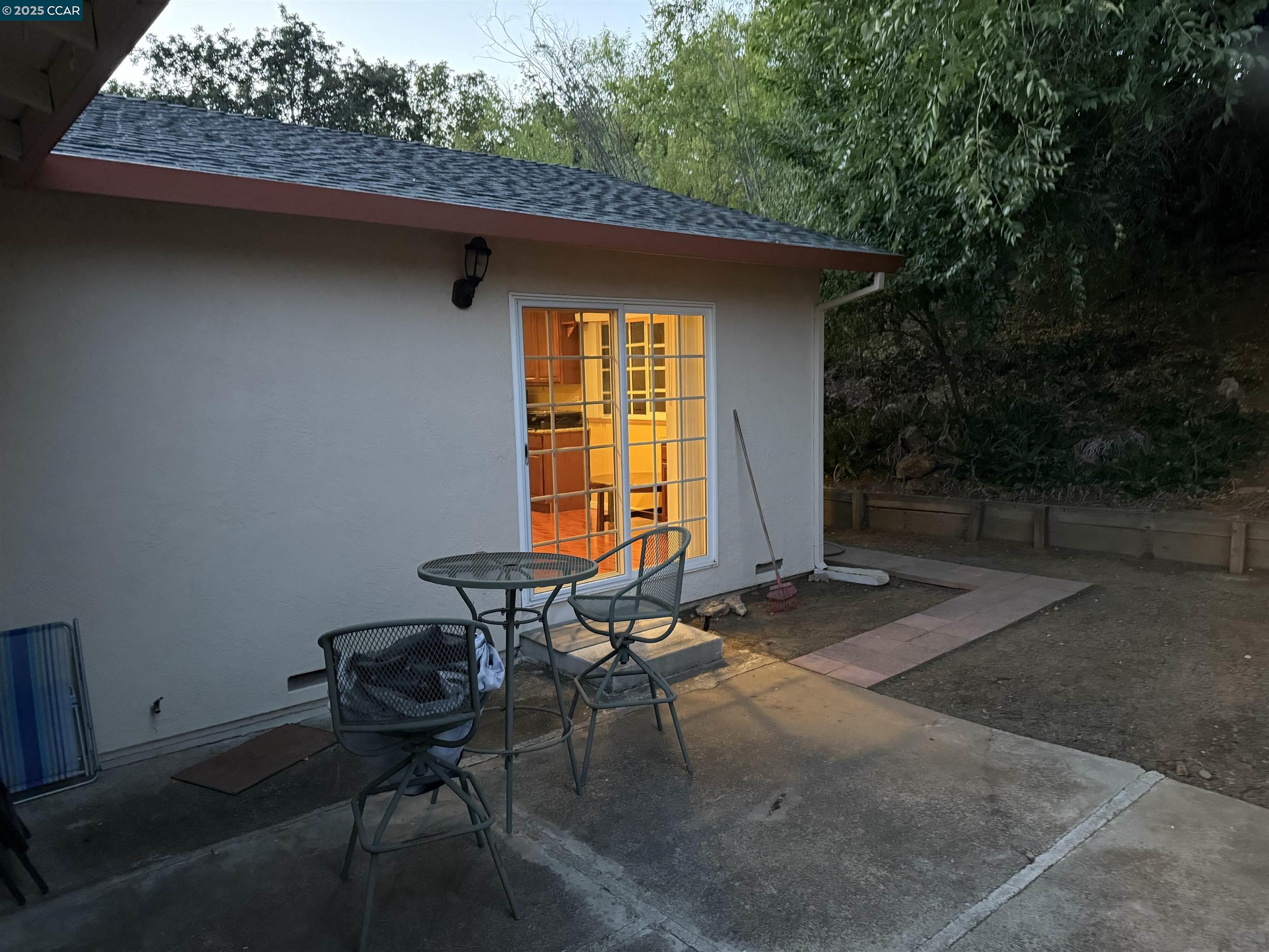Detail Gallery Image 1 of 21 For 5459-B Louisiana Dr, Concord,  CA 94521 - 1 Beds | 1 Baths