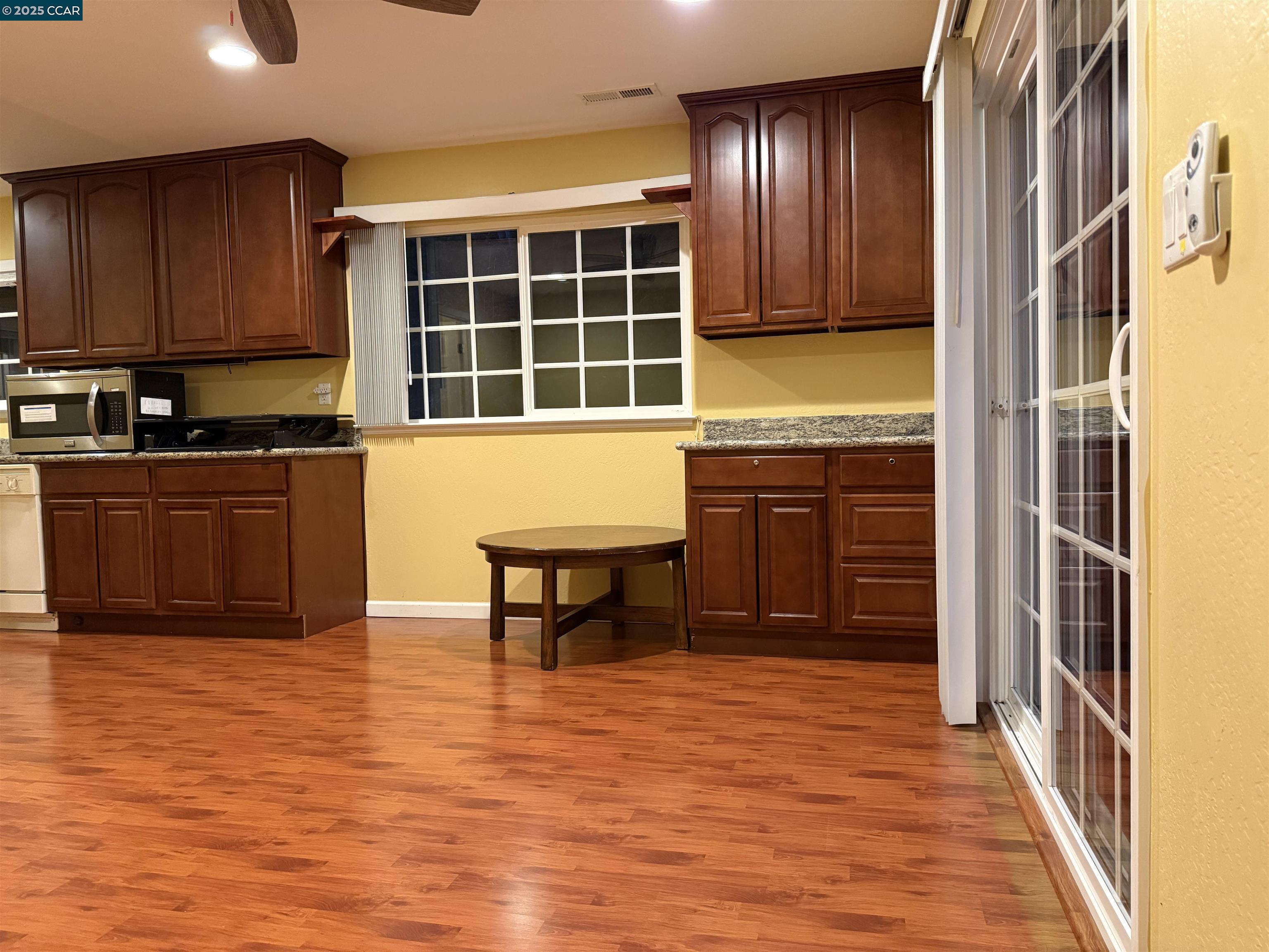 Detail Gallery Image 16 of 21 For 5459-B Louisiana Dr, Concord,  CA 94521 - 1 Beds | 1 Baths