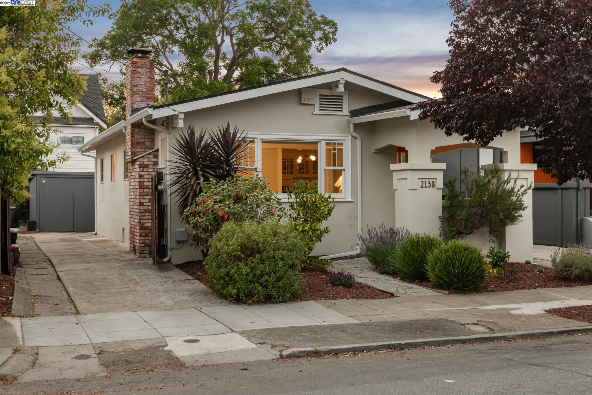 Detail Gallery Image 1 of 1 For 2138 Byron, Berkeley,  CA 94702 - 3 Beds | 1 Baths