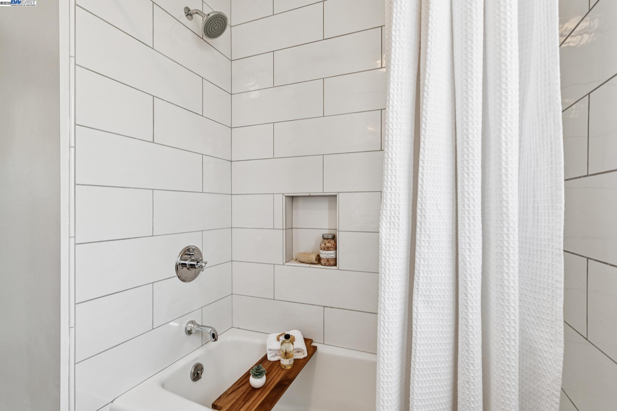 Detail Gallery Image 23 of 58 For 2138 Byron, Berkeley,  CA 94702 - 3 Beds | 1 Baths