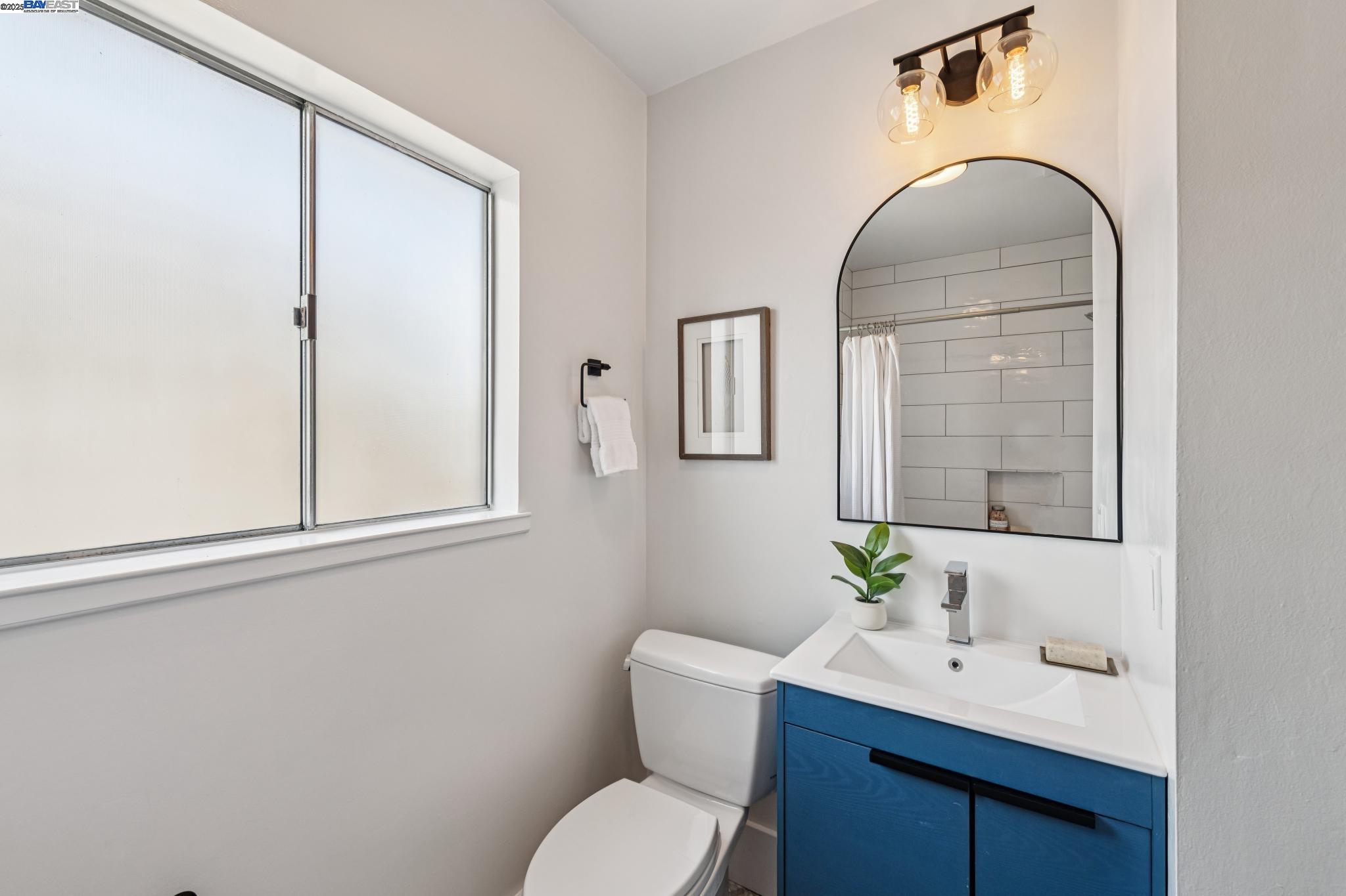 Detail Gallery Image 24 of 58 For 2138 Byron, Berkeley,  CA 94702 - 3 Beds | 1 Baths