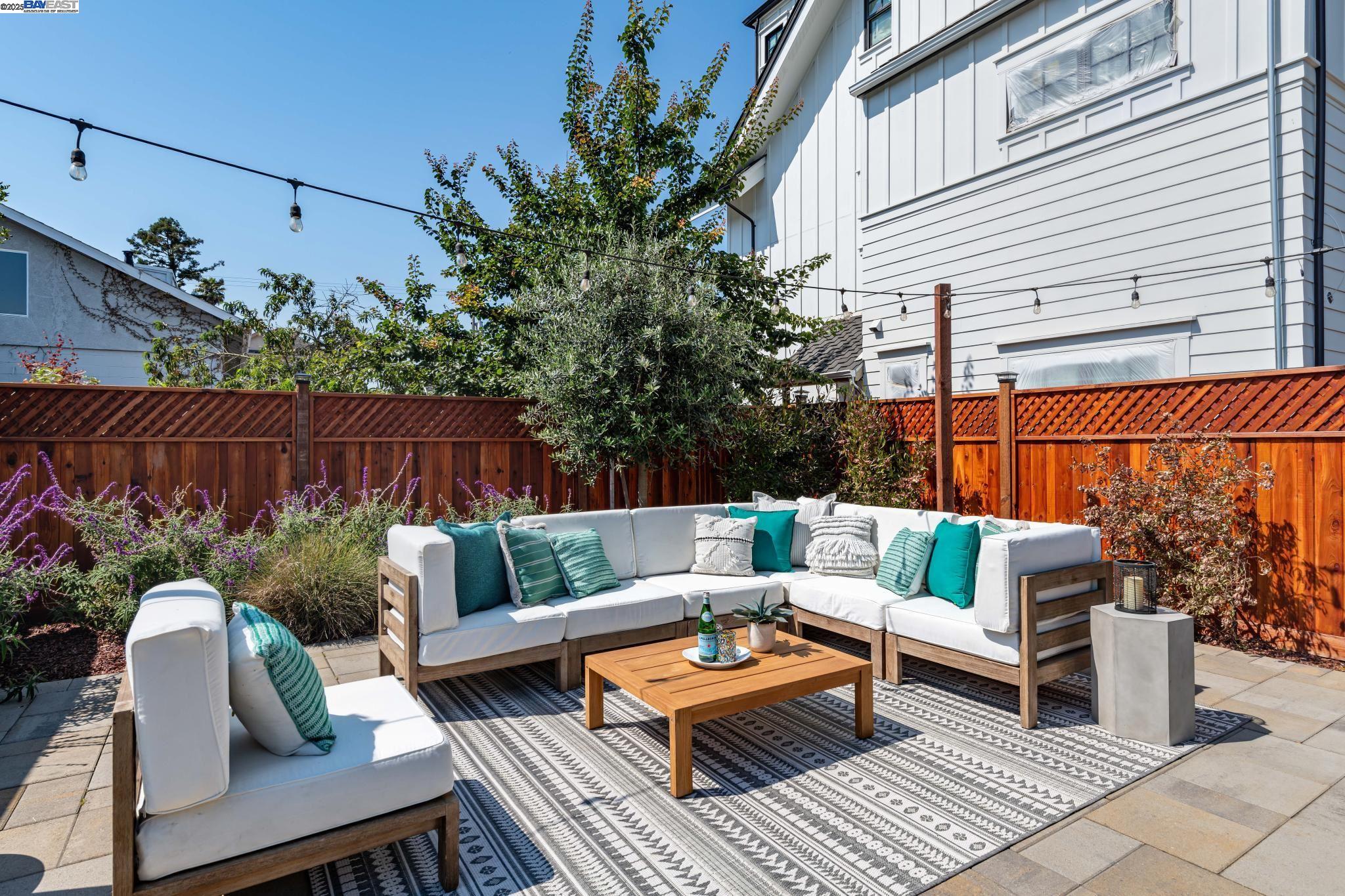 Detail Gallery Image 32 of 58 For 2138 Byron, Berkeley,  CA 94702 - 3 Beds | 1 Baths