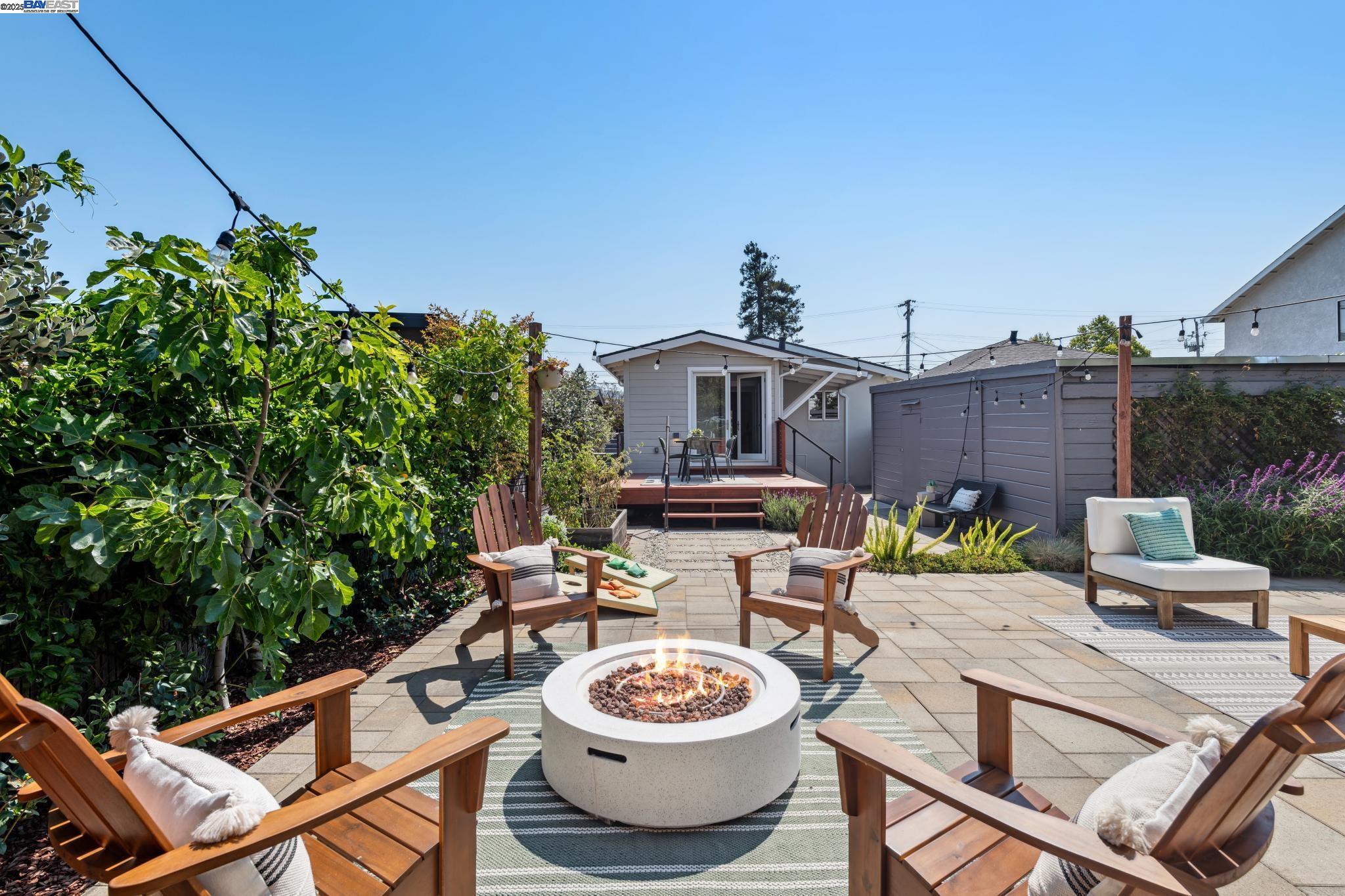 Detail Gallery Image 38 of 58 For 2138 Byron, Berkeley,  CA 94702 - 3 Beds | 1 Baths