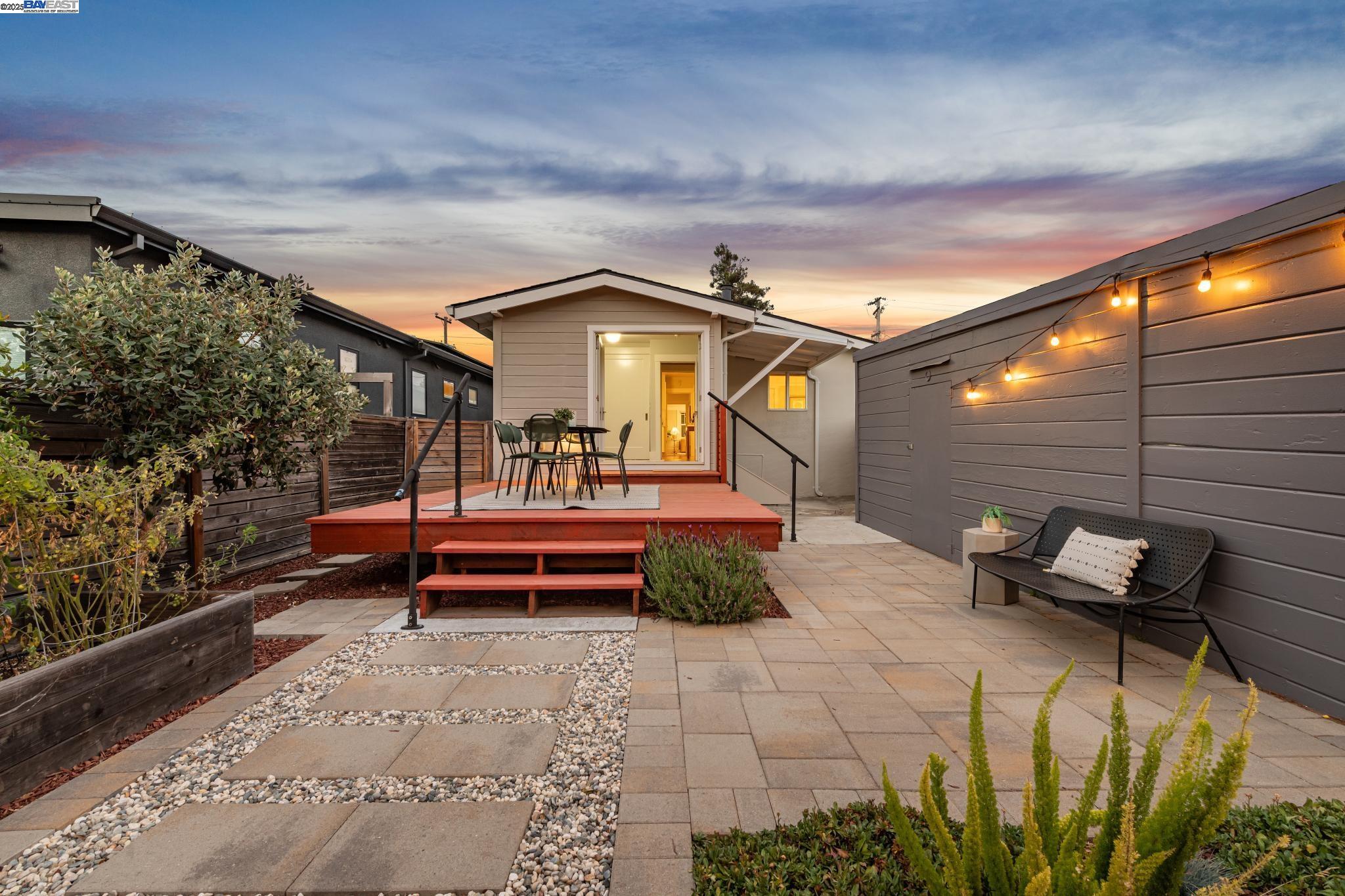 Detail Gallery Image 45 of 58 For 2138 Byron, Berkeley,  CA 94702 - 3 Beds | 1 Baths