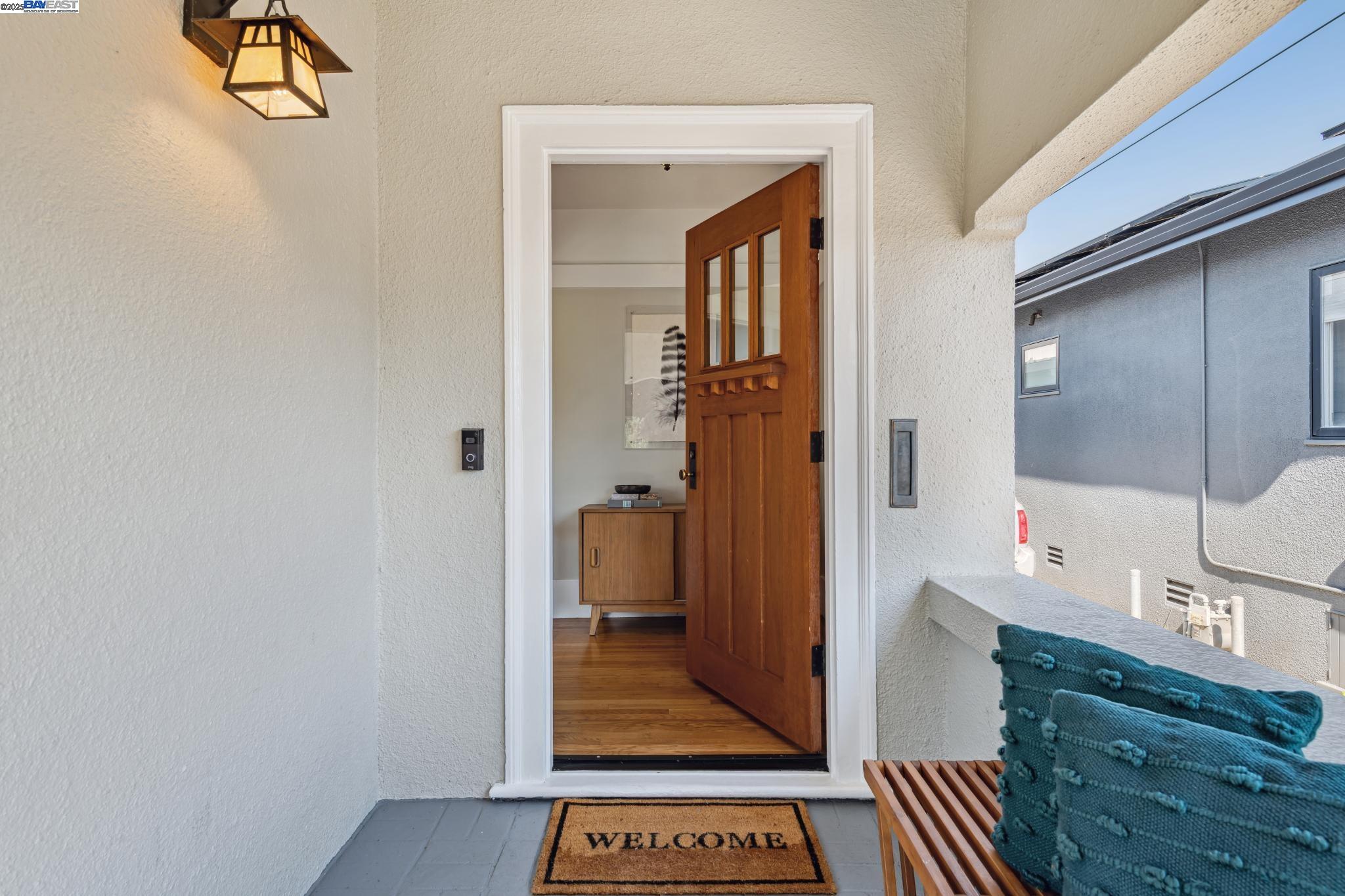 Detail Gallery Image 5 of 58 For 2138 Byron, Berkeley,  CA 94702 - 3 Beds | 1 Baths
