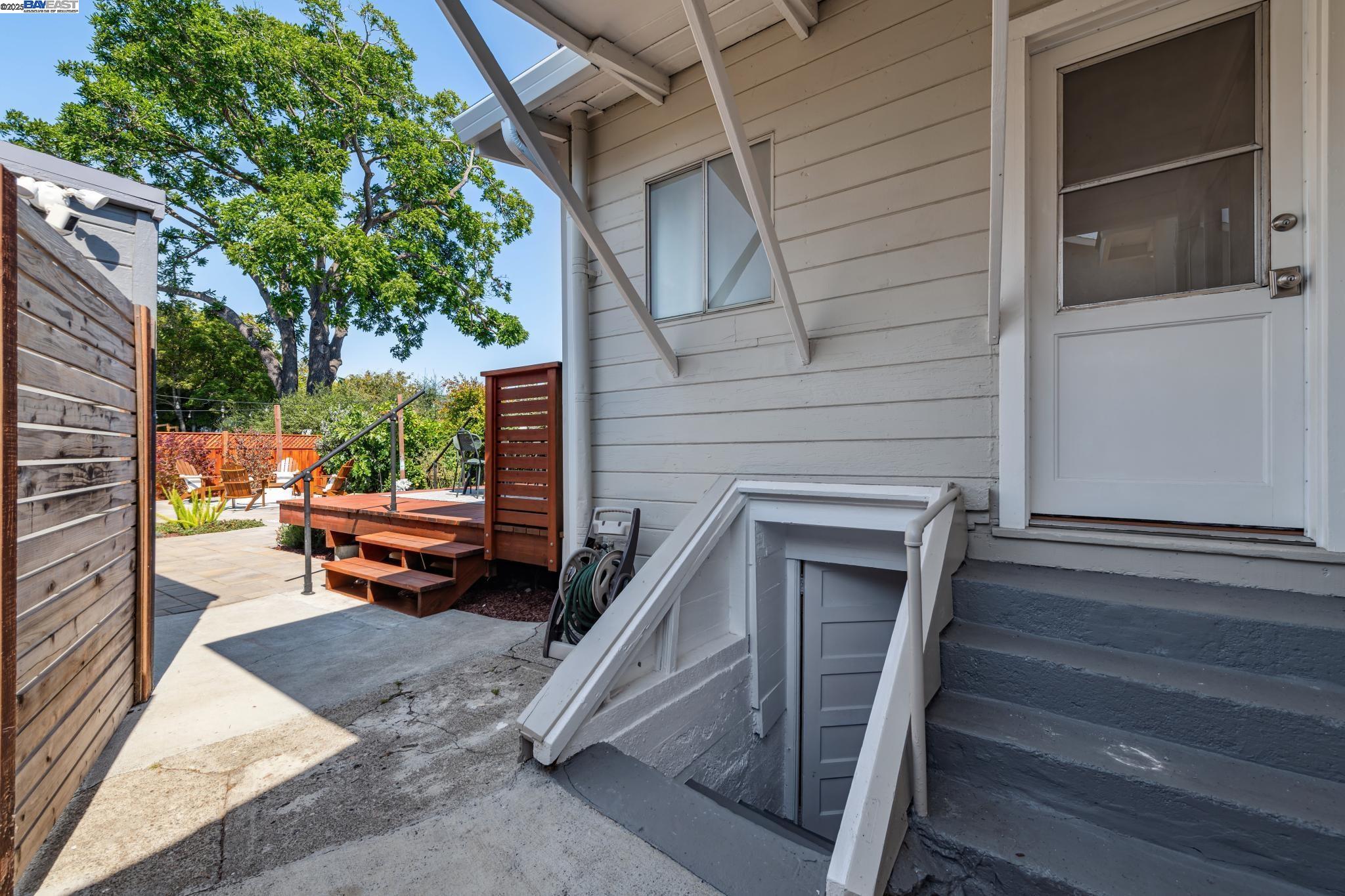 Detail Gallery Image 52 of 58 For 2138 Byron, Berkeley,  CA 94702 - 3 Beds | 1 Baths