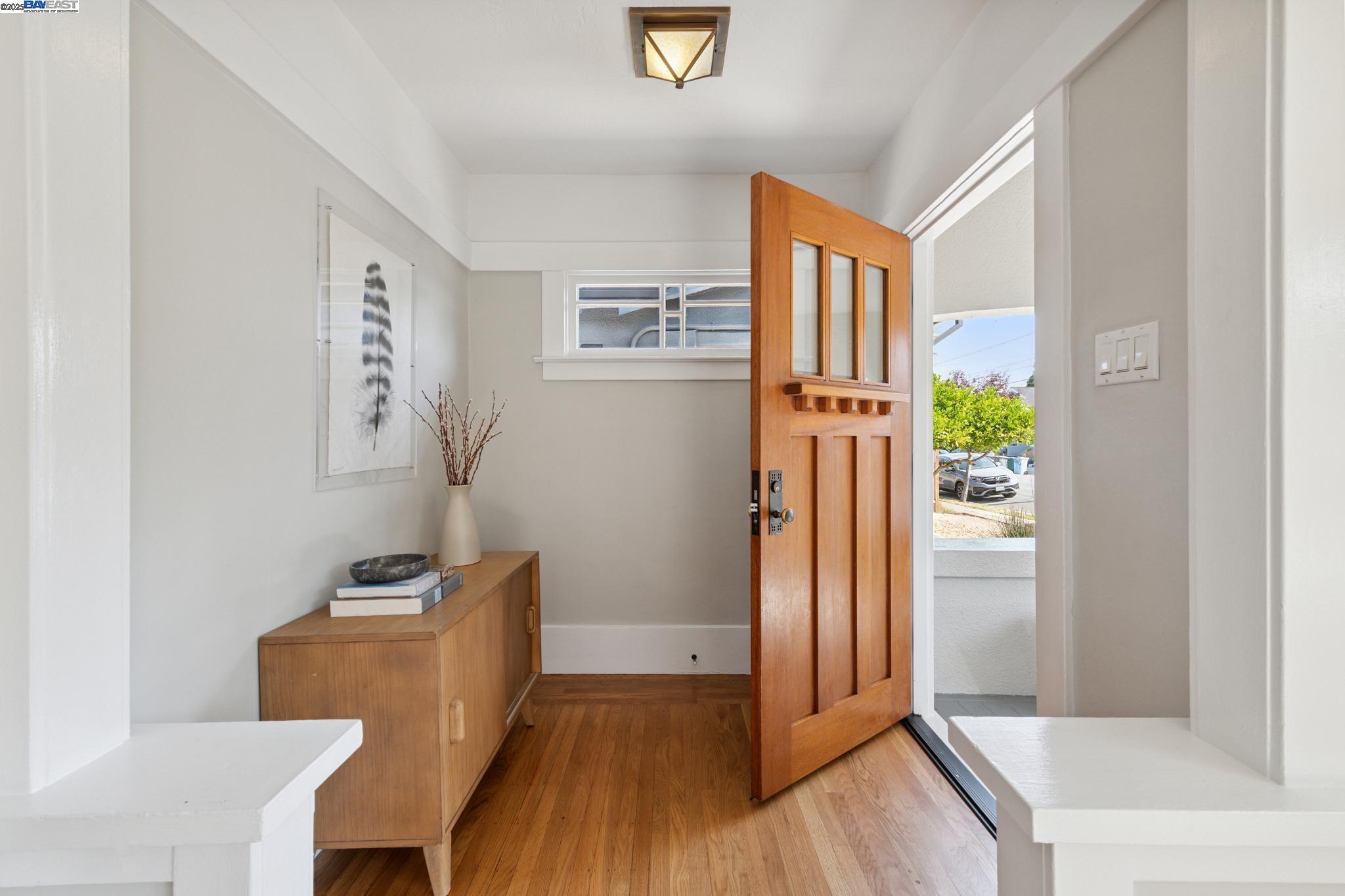 Detail Gallery Image 6 of 58 For 2138 Byron, Berkeley,  CA 94702 - 3 Beds | 1 Baths