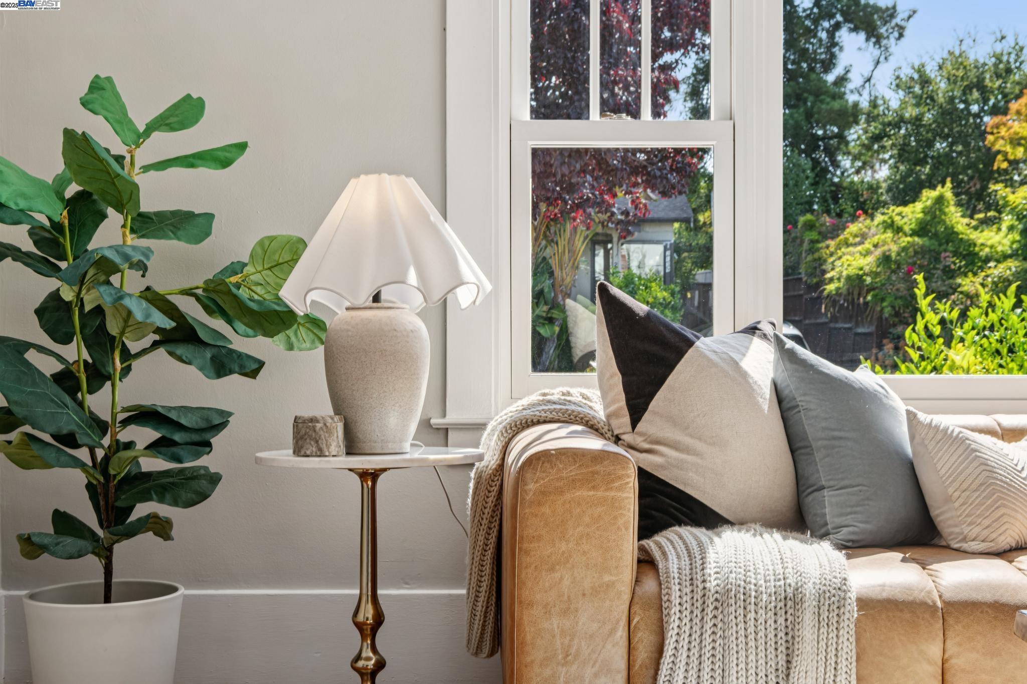 Detail Gallery Image 9 of 58 For 2138 Byron, Berkeley,  CA 94702 - 3 Beds | 1 Baths