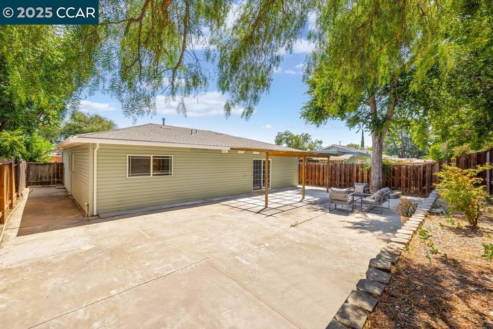 Detail Gallery Image 15 of 17 For 2087 Brook St, Concord,  CA 94520 - 4 Beds | 2 Baths