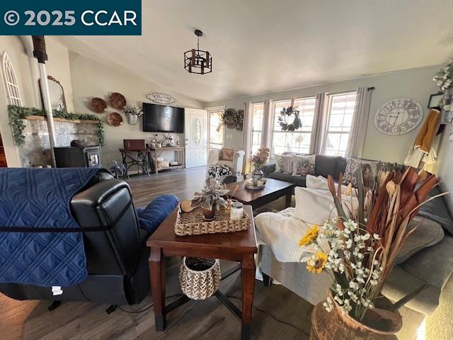 Detail Gallery Image 7 of 22 For 5098 Cantle Road, Copperopolis,  CA 95228 - 3 Beds | 2 Baths