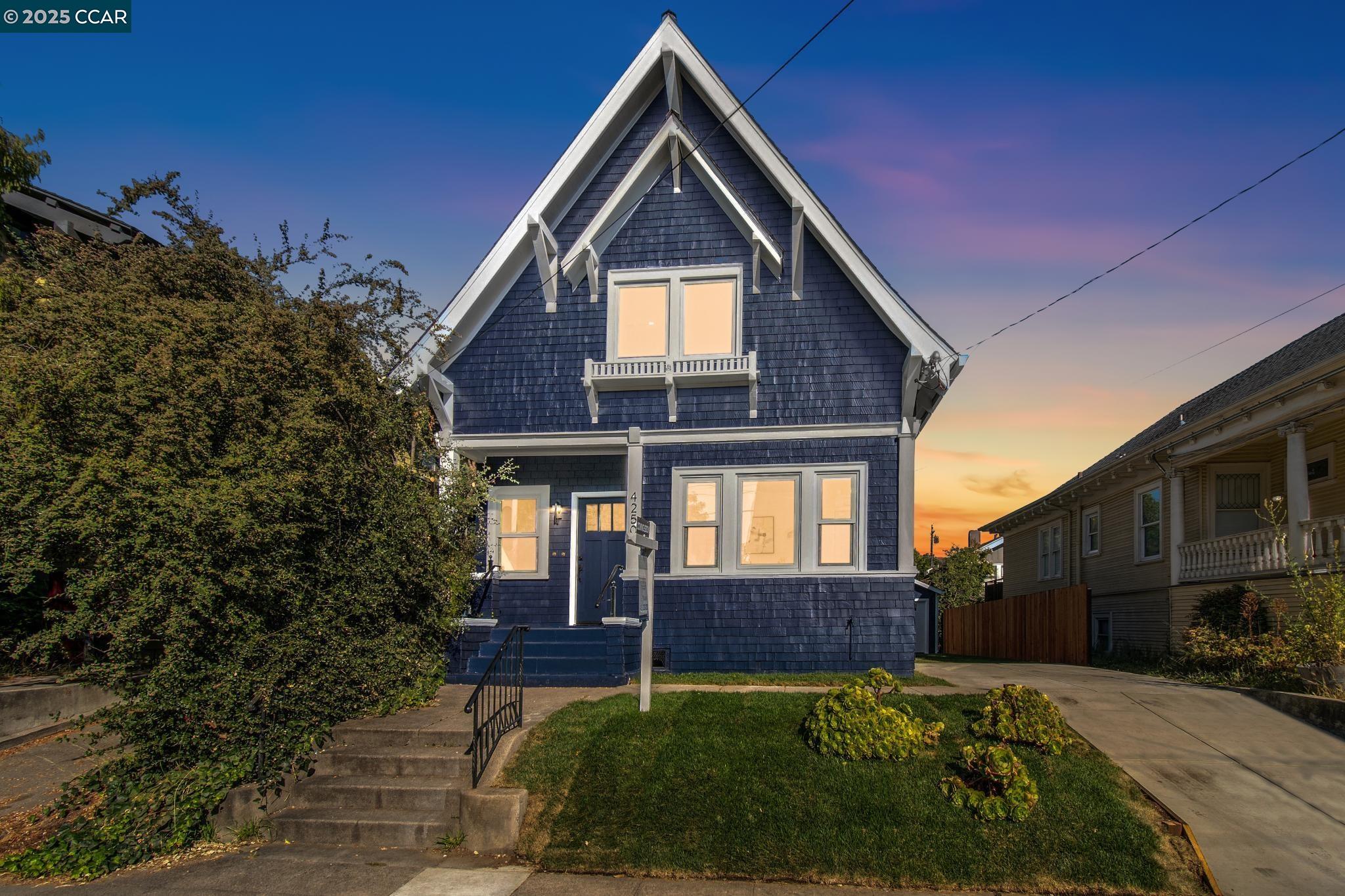 Detail Gallery Image 1 of 1 For 4250 Terrace St, Oakland,  CA 94611 - 4 Beds | 3 Baths